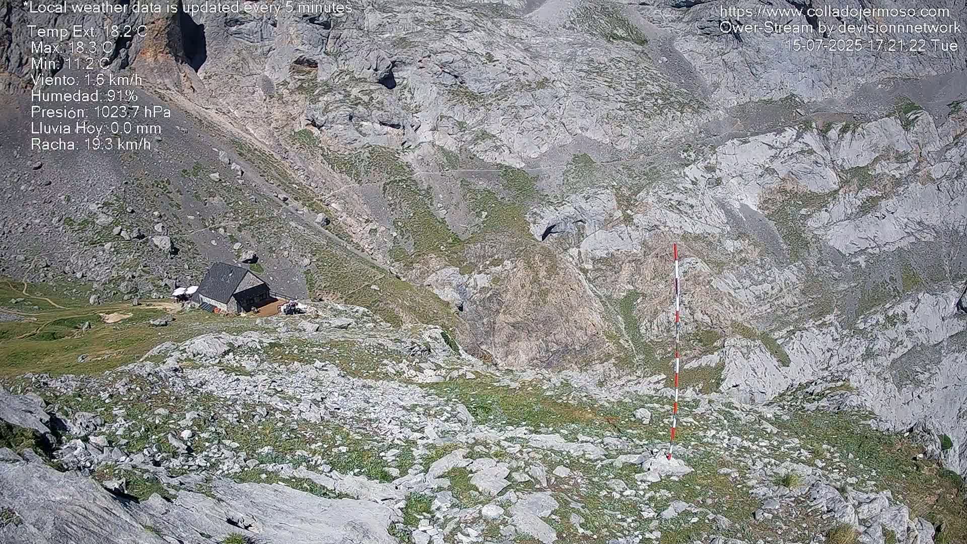 Picos de Europa Mountain Range Collado Jermoso Refuge Live Cam - León, Castila&Leon, Spain