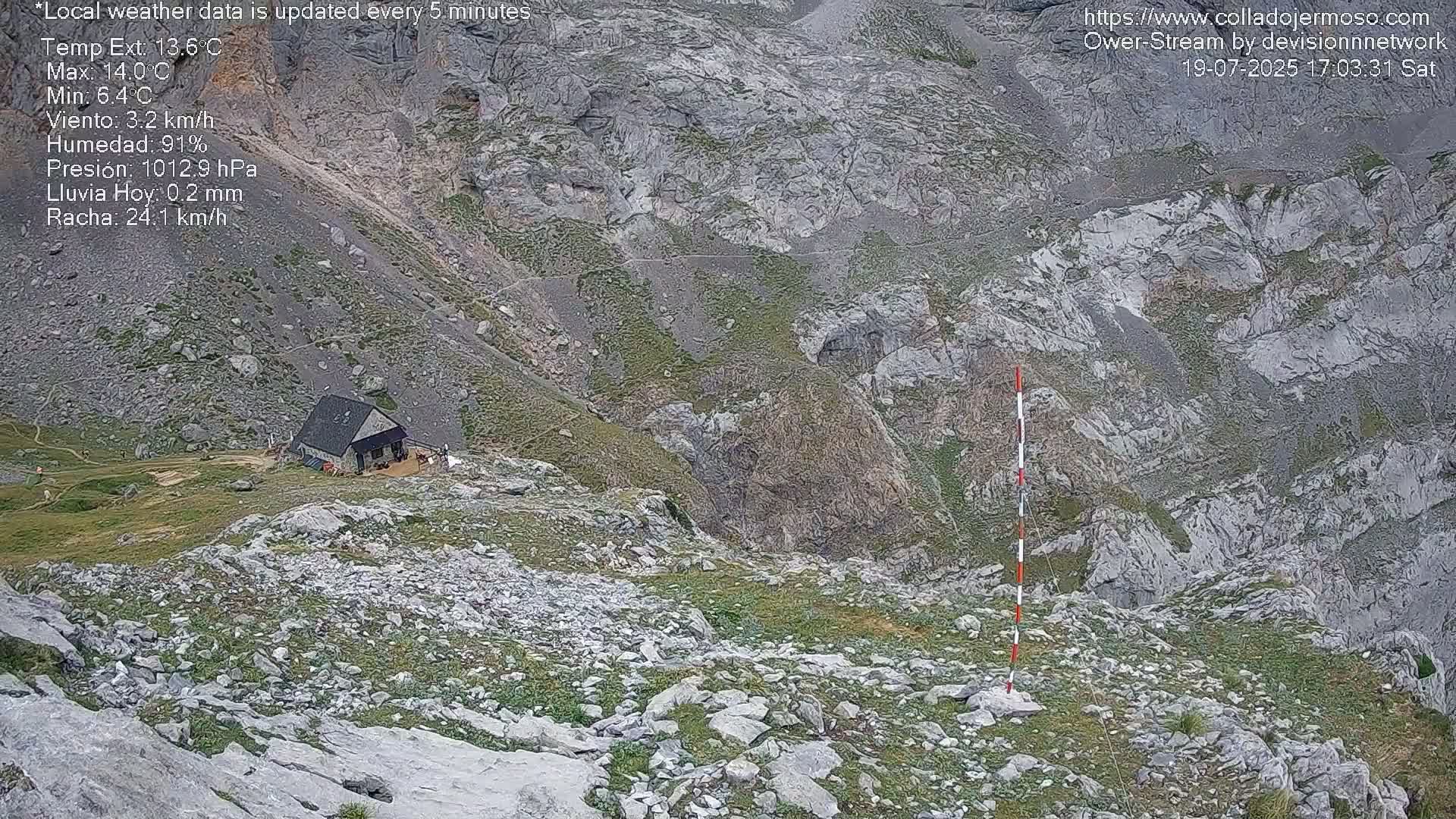 Picos de Europa Mountain Range Collado Jermoso Refuge Live Cam - León, Castila&Leon, Spain