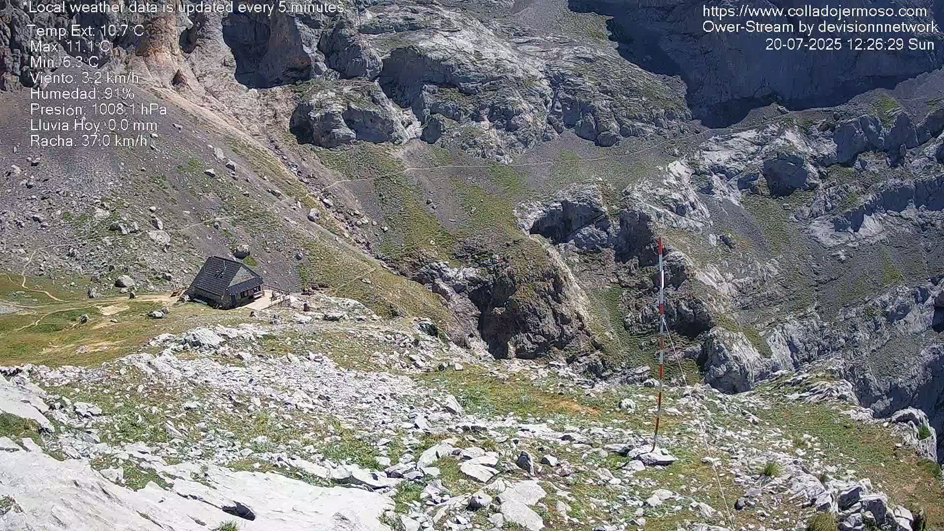 Picos de Europa Mountain Range Collado Jermoso Refuge Live Cam - León, Castila&Leon, Spain
