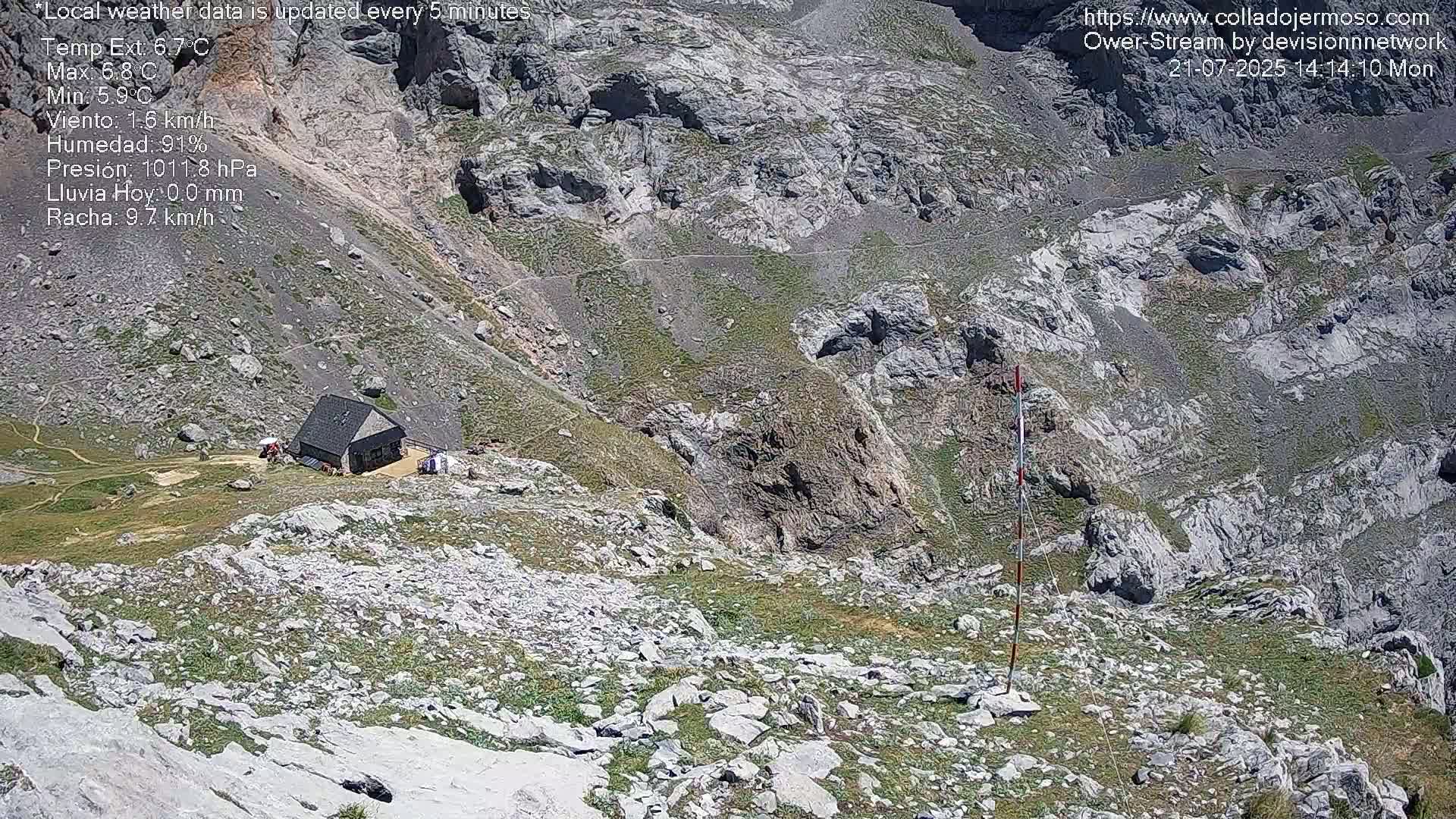 Picos de Europa Mountain Range Collado Jermoso Refuge Live Cam - León, Castila&Leon, Spain