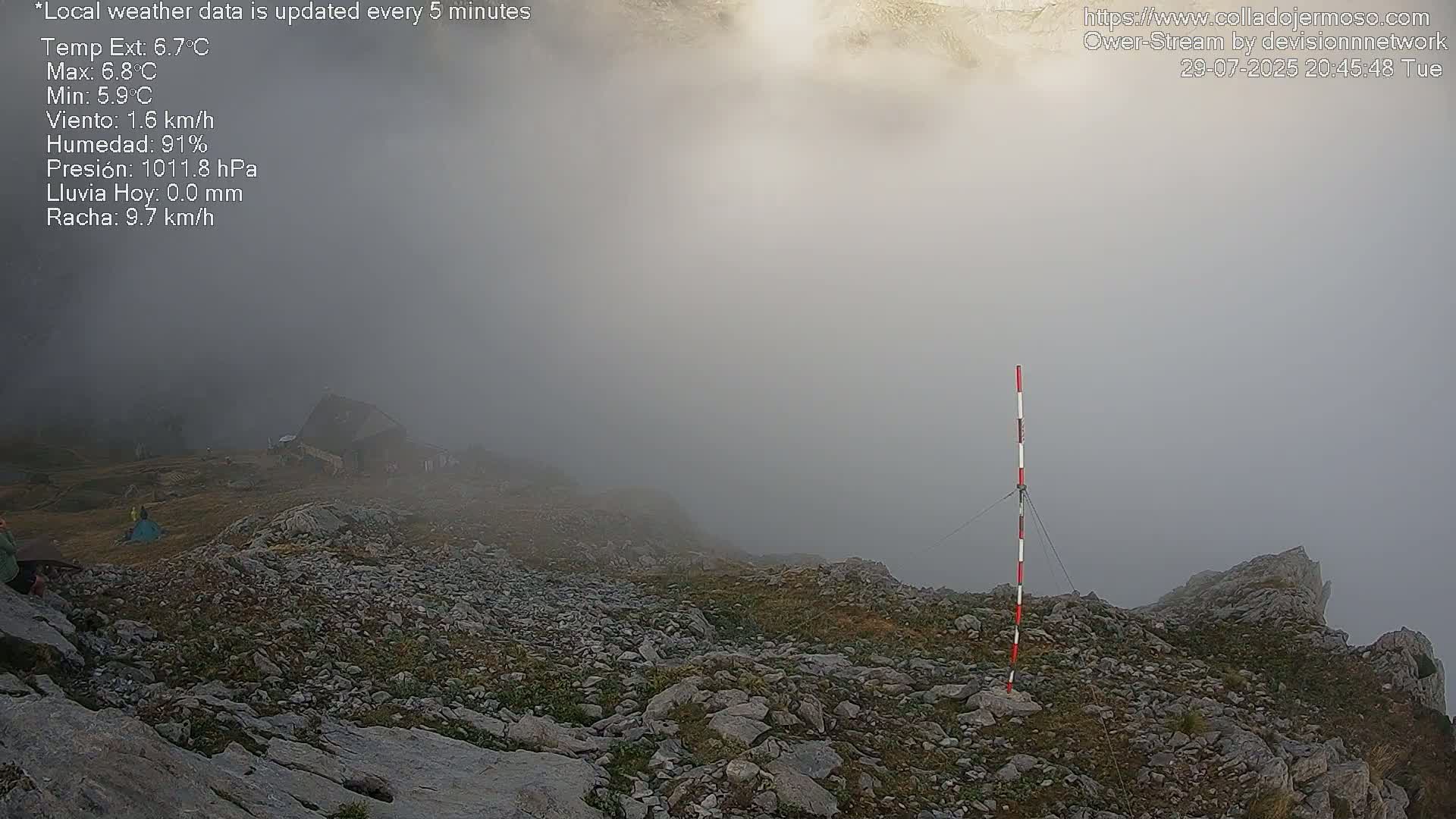 Picos de Europa Mountain Range Collado Jermoso Refuge Live Cam - León, Castila&Leon, Spain