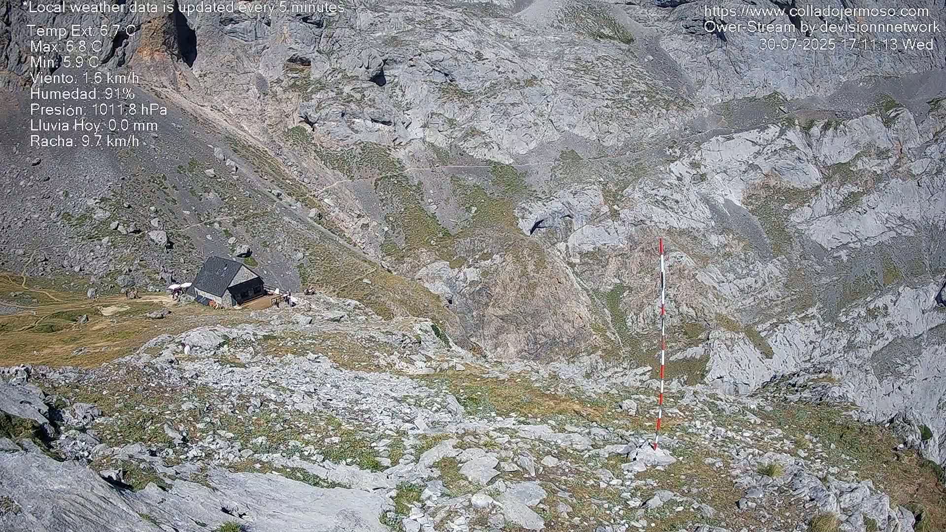 Picos de Europa Mountain Range Collado Jermoso Refuge Live Cam - León, Castila&Leon, Spain