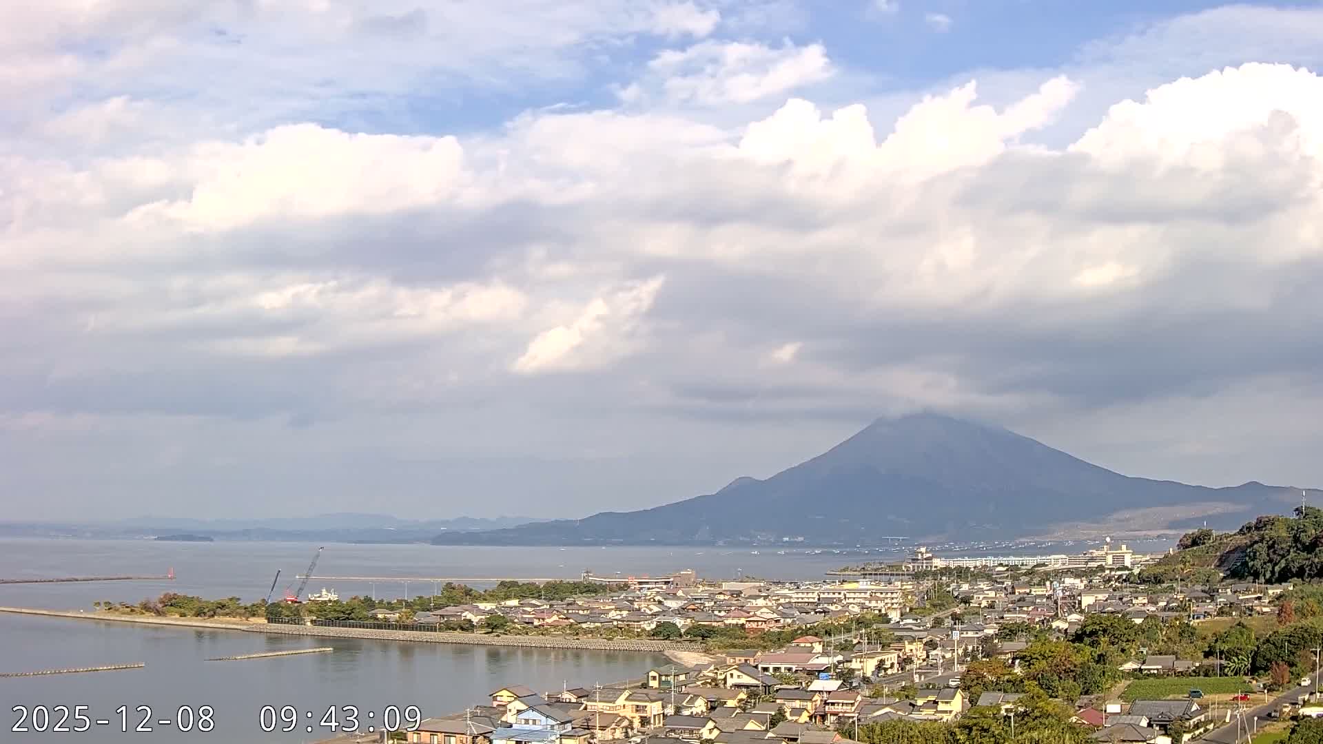 Tarumizu City Skyline & Sakurajima Living Volcano View ( 垂水市のスカイラインと桜島の活火山ビュー ) Live Cam - Hamabira, Tarumizu, Kagoshima Prefecture, Kyushu, Japan