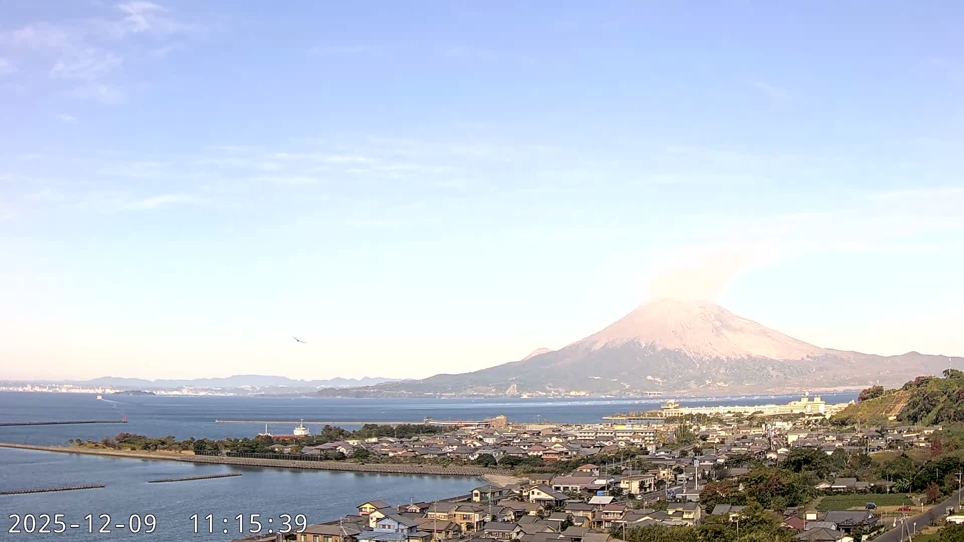 Tarumizu City Skyline & Sakurajima Living Volcano View ( 垂水市のスカイラインと桜島の活火山ビュー ) Live Cam - Hamabira, Tarumizu, Kagoshima Prefecture, Kyushu, Japan