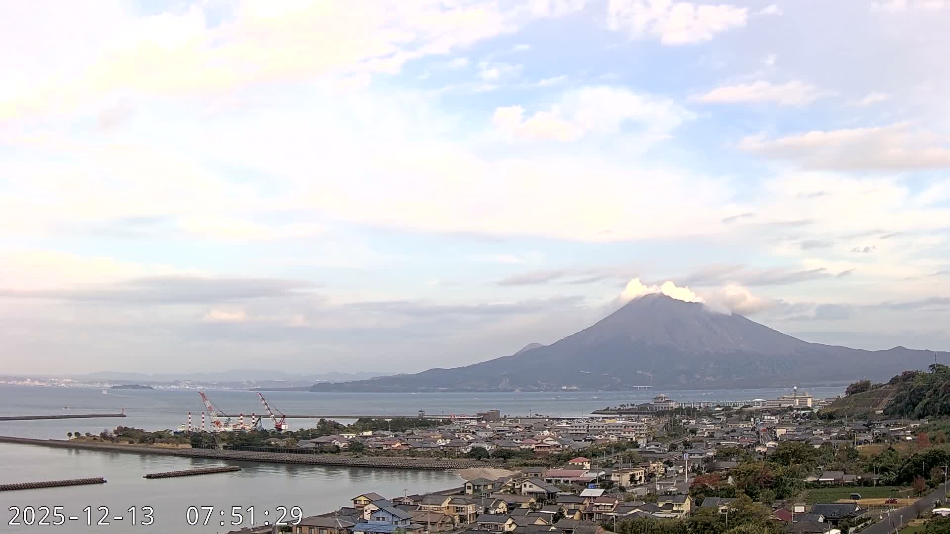 Tarumizu City Skyline & Sakurajima Living Volcano View ( 垂水市のスカイラインと桜島の活火山ビュー ) Live Cam - Hamabira, Tarumizu, Kagoshima Prefecture, Kyushu, Japan