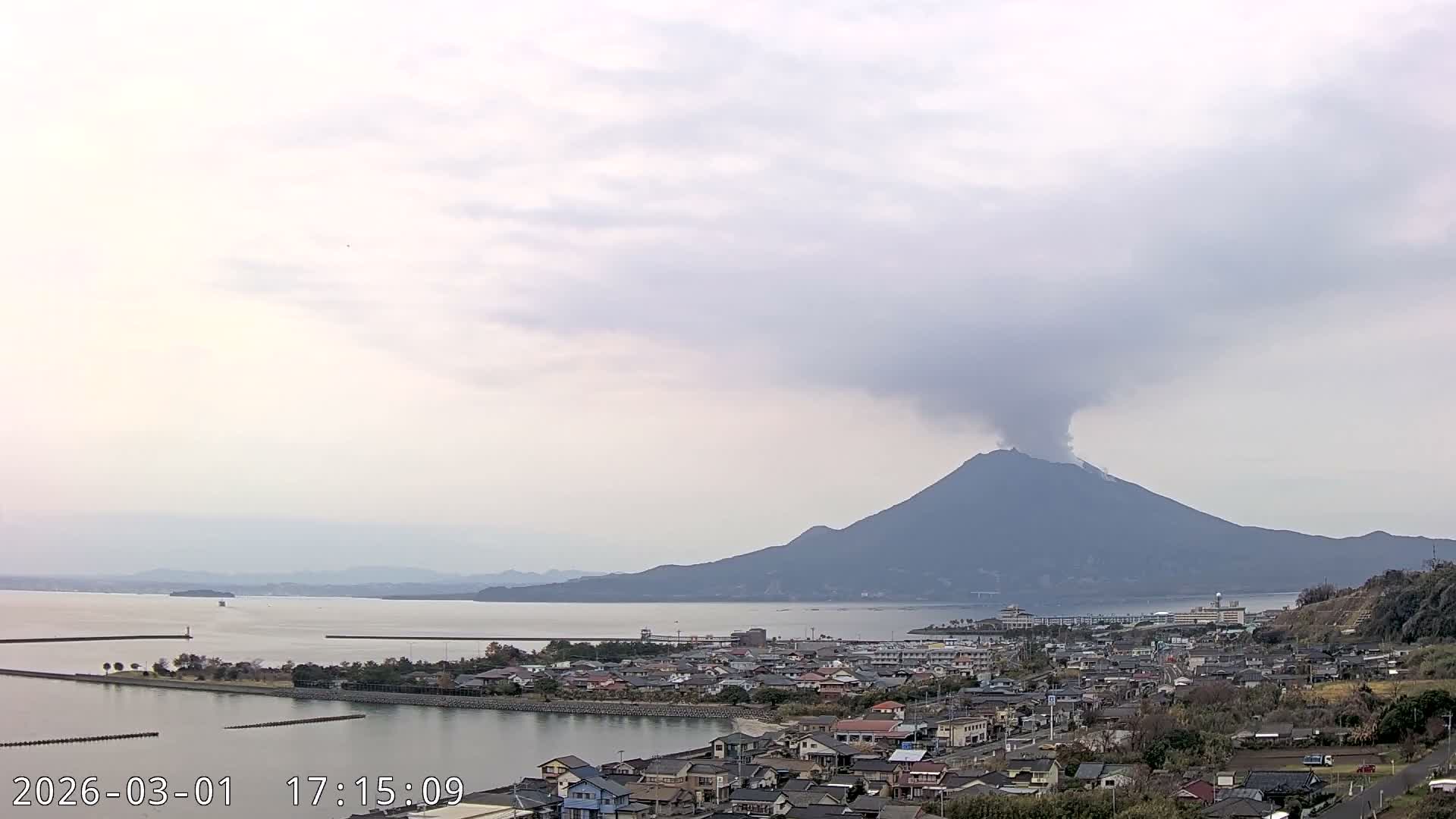 Tarumizu City Skyline & Sakurajima Living Volcano View ( 垂水市のスカイラインと桜島の活火山ビュー ) Live Cam - Hamabira, Tarumizu, Kagoshima Prefecture, Kyushu, Japan