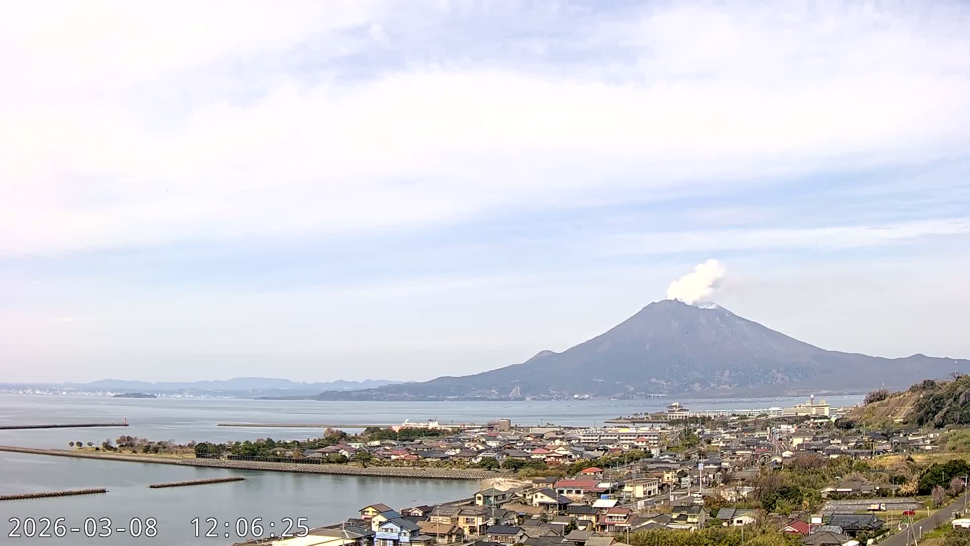 Tarumizu City Skyline & Sakurajima Living Volcano View ( 垂水市のスカイラインと桜島の活火山ビュー ) Live Cam - Hamabira, Tarumizu, Kagoshima Prefecture, Kyushu, Japan