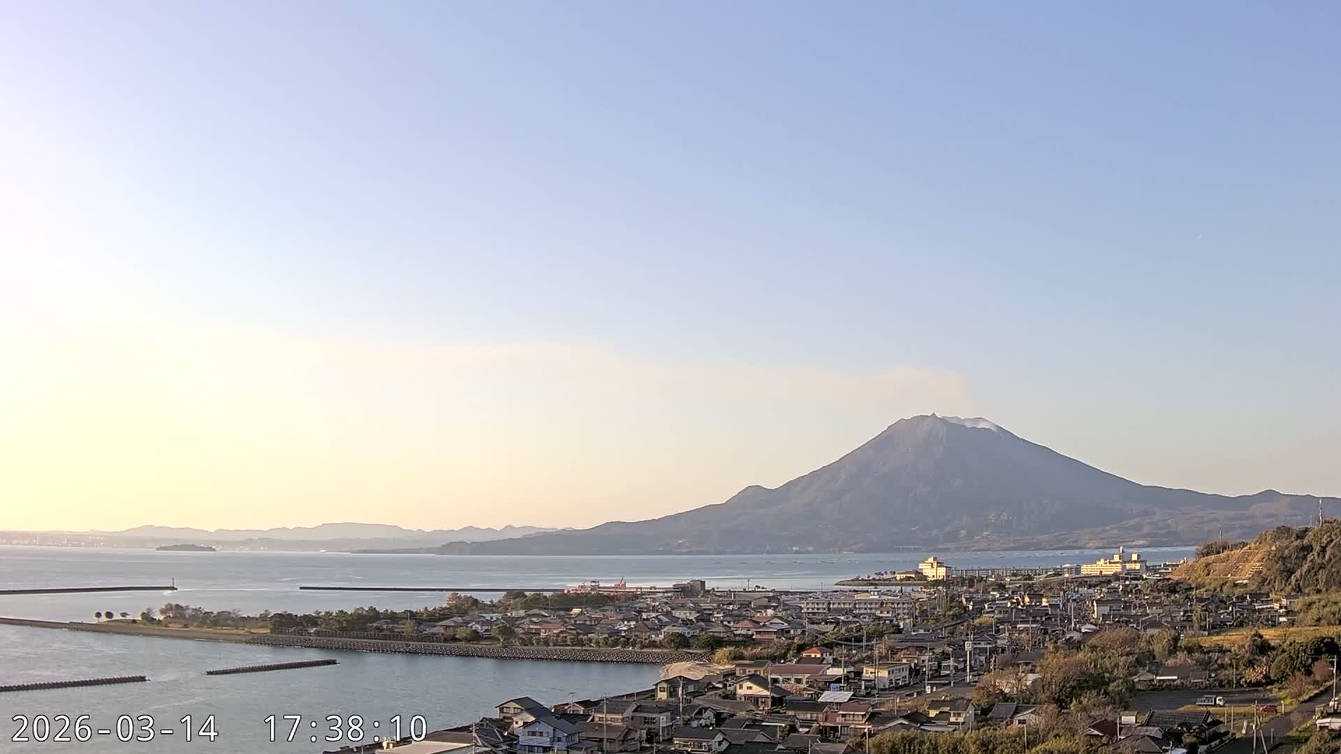 Tarumizu City Skyline & Sakurajima Living Volcano View ( 垂水市のスカイラインと桜島の活火山ビュー ) Live Cam - Hamabira, Tarumizu, Kagoshima Prefecture, Kyushu, Japan