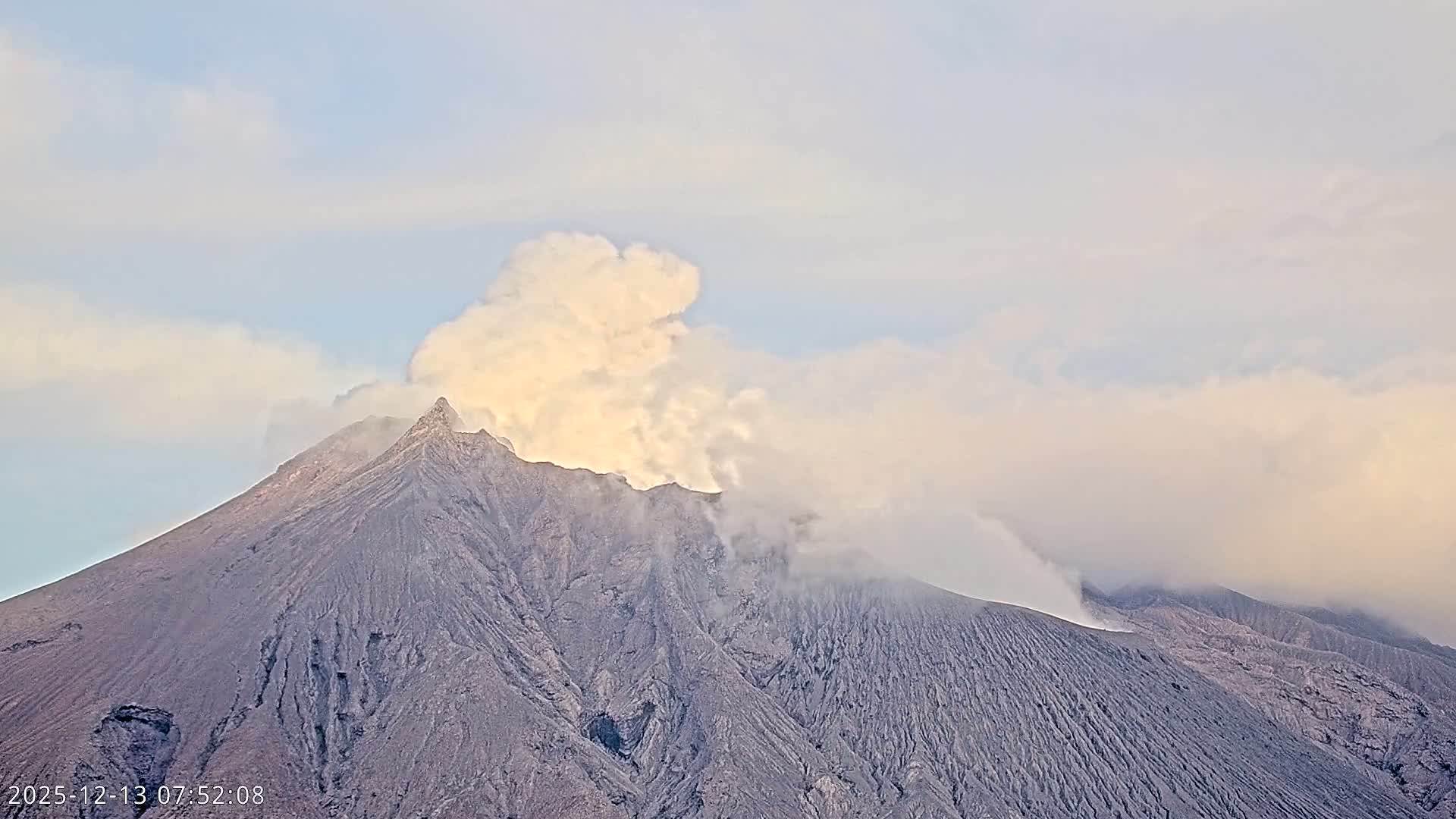 Sakurajima Living Volcano Craters Observation  from Tarumizu City ( 垂水市から桜島活火山火口を観察 ) Live Cam - Ichiki, Tarumizu, Kagoshima Prefecture, Kyushu, Japan