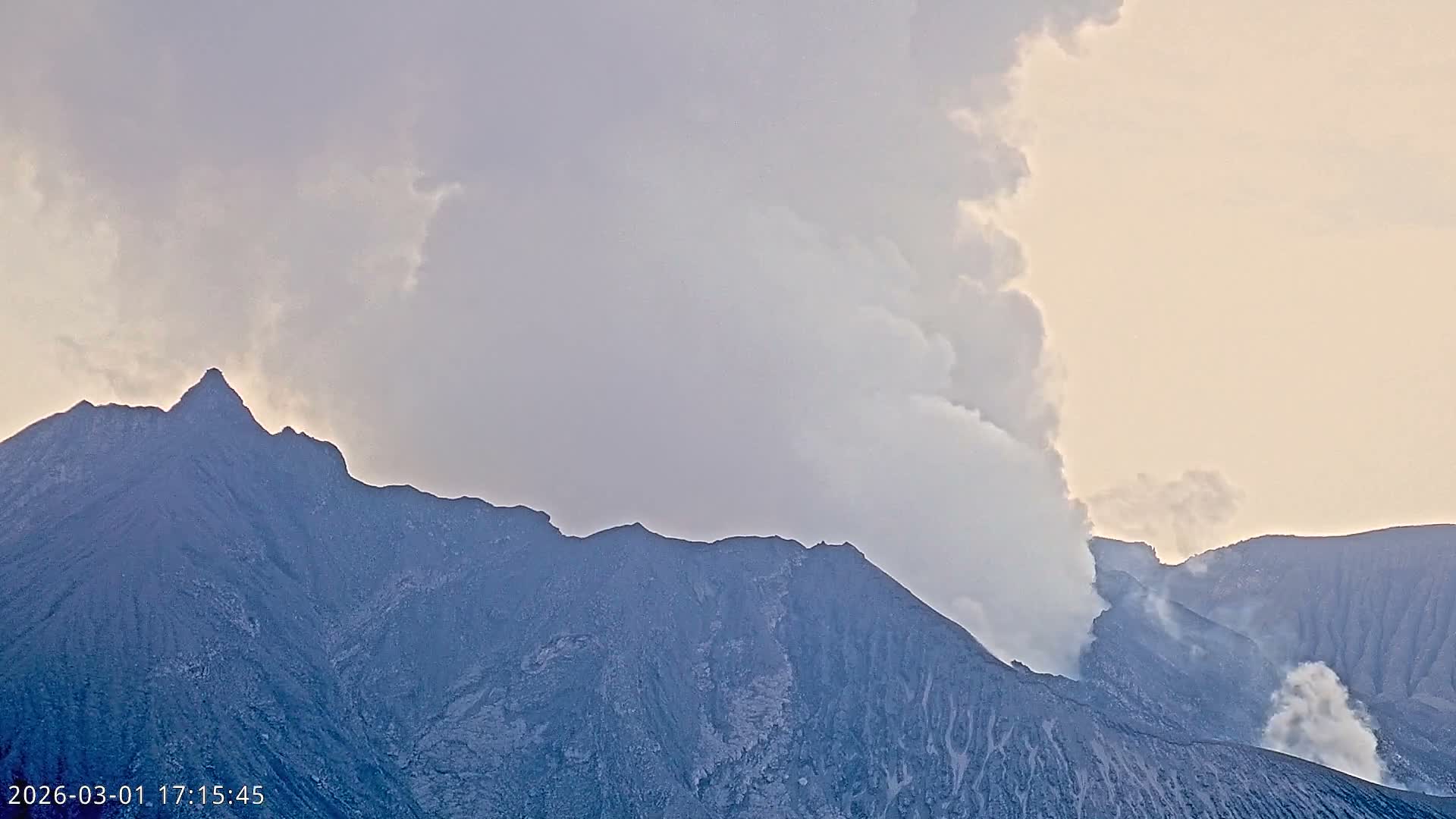 Sakurajima Living Volcano Craters Observation  from Tarumizu City ( 垂水市から桜島活火山火口を観察 ) Live Cam - Ichiki, Tarumizu, Kagoshima Prefecture, Kyushu, Japan
