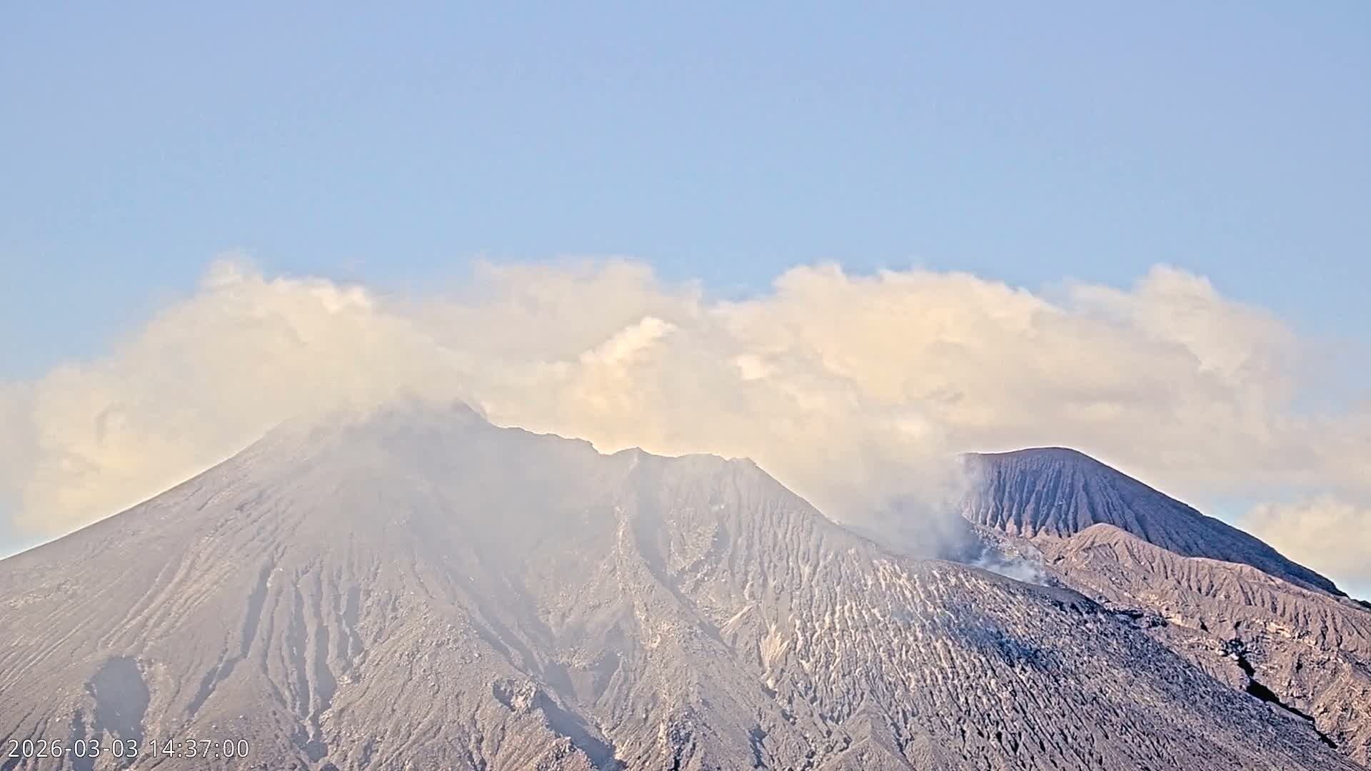 Sakurajima Living Volcano Craters Observation  from Tarumizu City ( 垂水市から桜島活火山火口を観察 ) Live Cam - Ichiki, Tarumizu, Kagoshima Prefecture, Kyushu, Japan