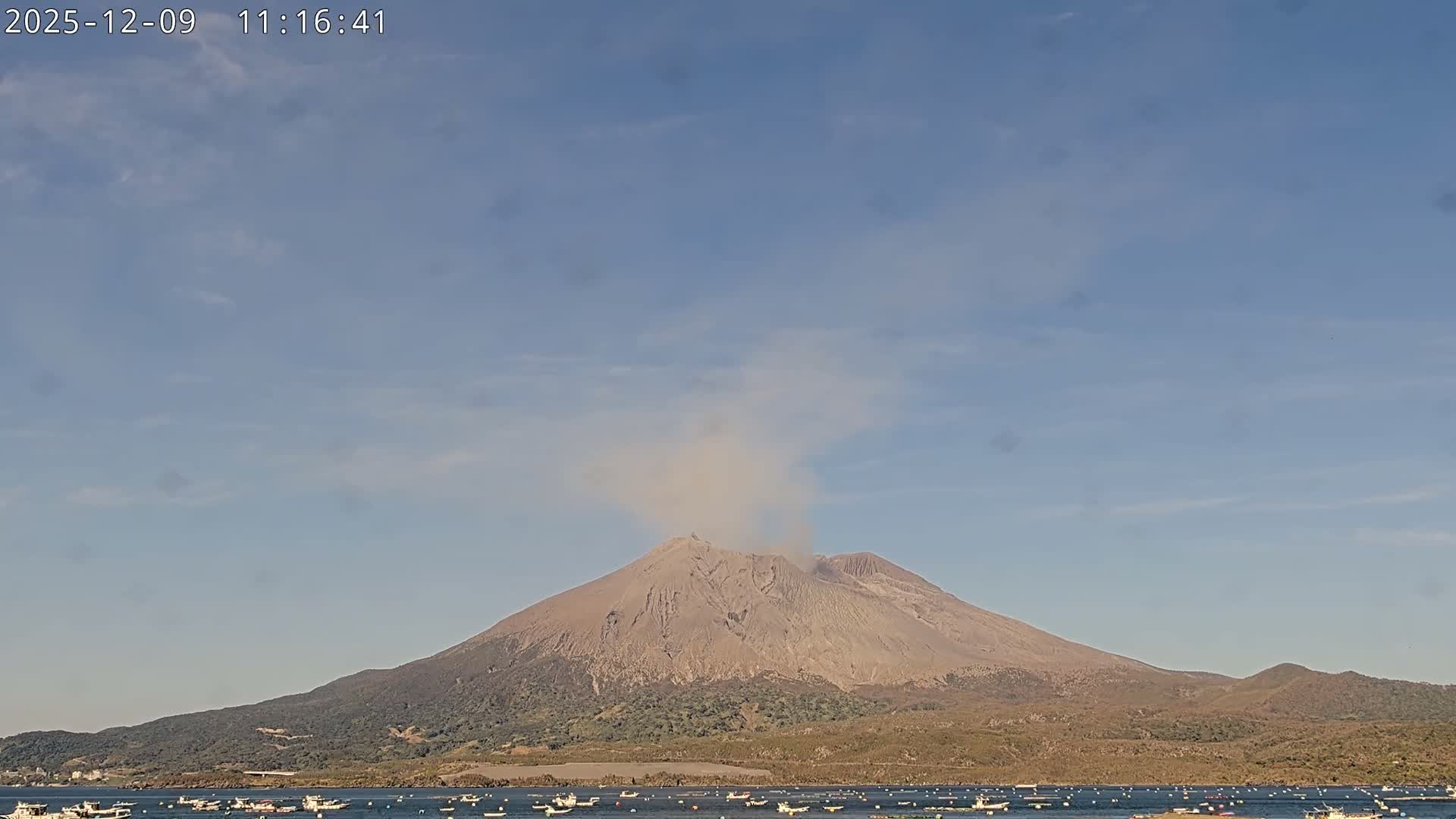 Tarumizu, Kaigata Fishing Port & Sakurajima Living Volcano View ( 垂水・貝潟漁港＆桜島リビングボルケーノビュー )  Live Cam - Kaigata, Tarumizu, Kagoshima Prefecture, Kyushu, Japan