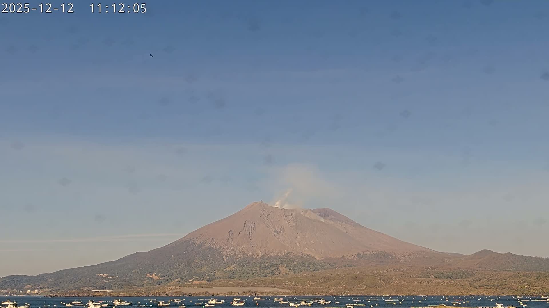 Tarumizu, Kaigata Fishing Port & Sakurajima Living Volcano View ( 垂水・貝潟漁港＆桜島リビングボルケーノビュー )  Live Cam - Kaigata, Tarumizu, Kagoshima Prefecture, Kyushu, Japan