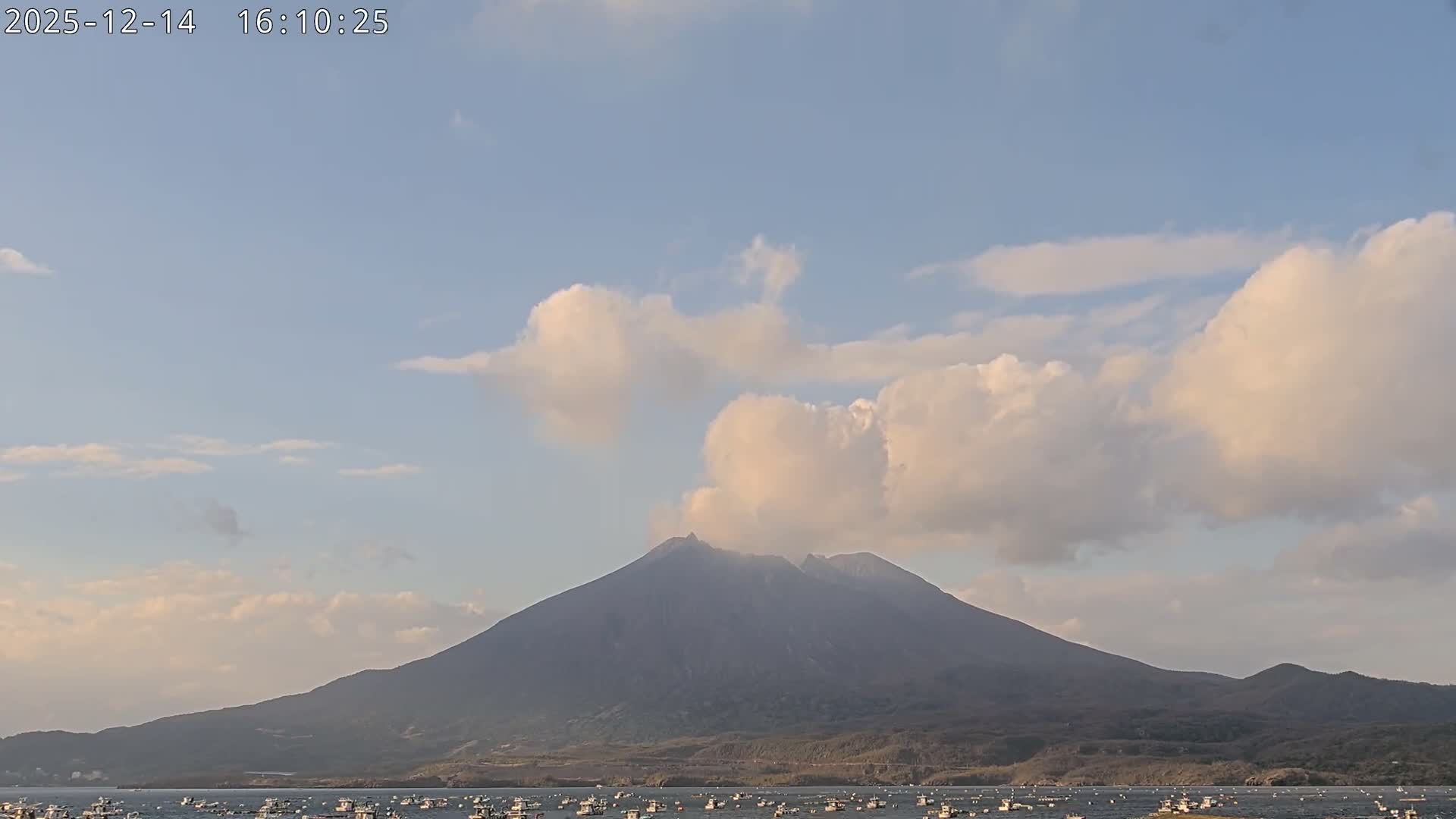 Tarumizu, Kaigata Fishing Port & Sakurajima Living Volcano View ( 垂水・貝潟漁港＆桜島リビングボルケーノビュー )  Live Cam - Kaigata, Tarumizu, Kagoshima Prefecture, Kyushu, Japan