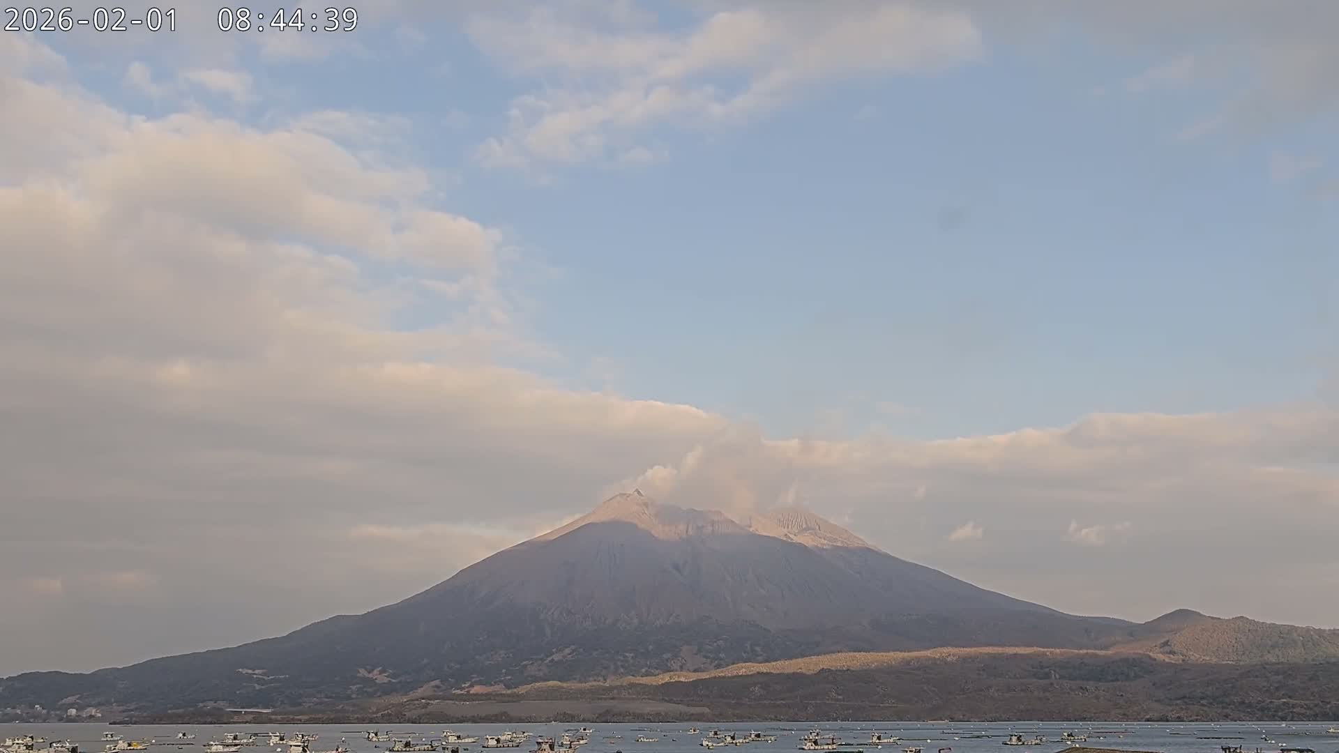 Tarumizu, Kaigata Fishing Port & Sakurajima Living Volcano View ( 垂水・貝潟漁港＆桜島リビングボルケーノビュー )  Live Cam - Kaigata, Tarumizu, Kagoshima Prefecture, Kyushu, Japan