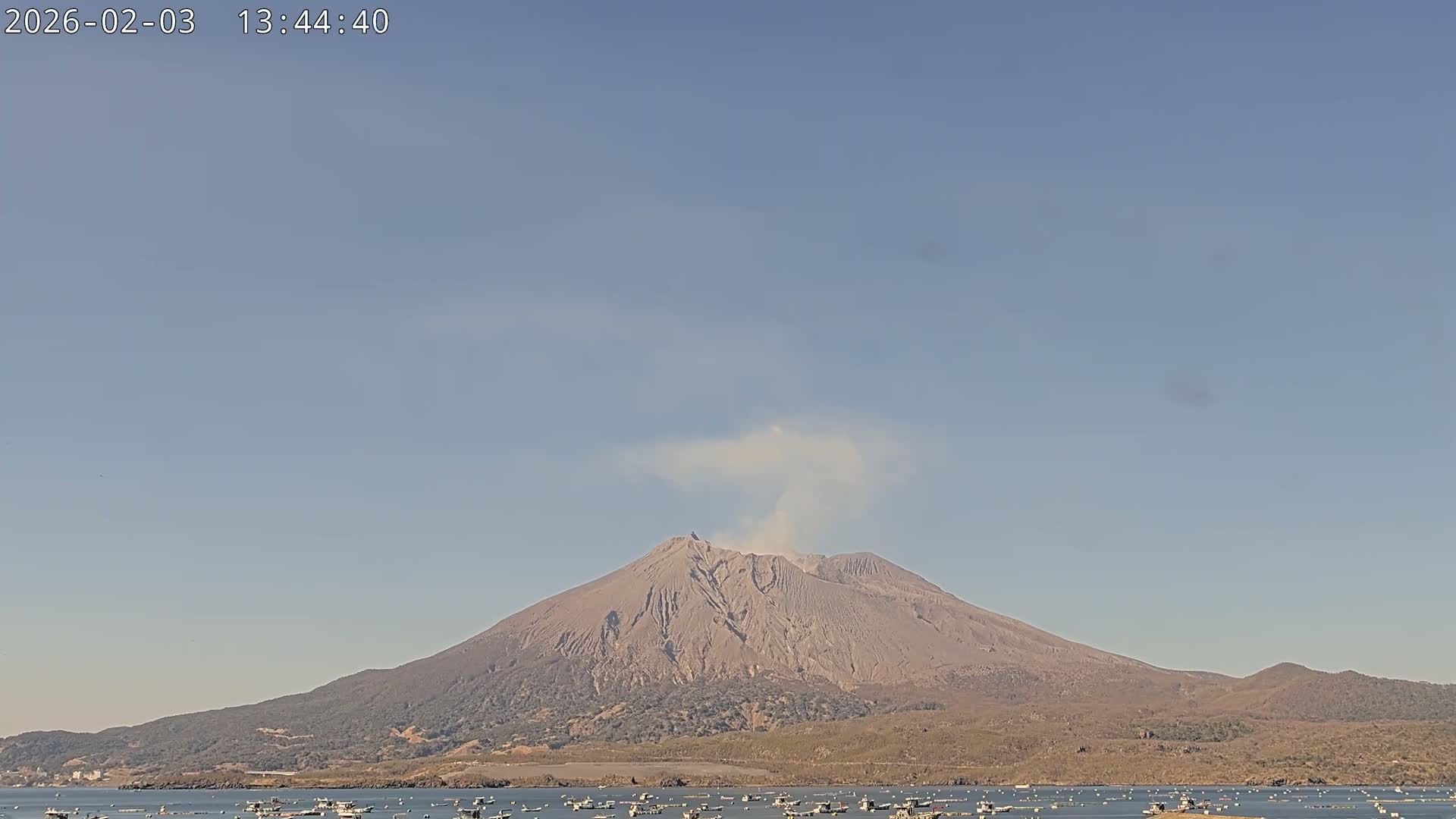 Tarumizu, Kaigata Fishing Port & Sakurajima Living Volcano View ( 垂水・貝潟漁港＆桜島リビングボルケーノビュー )  Live Cam - Kaigata, Tarumizu, Kagoshima Prefecture, Kyushu, Japan