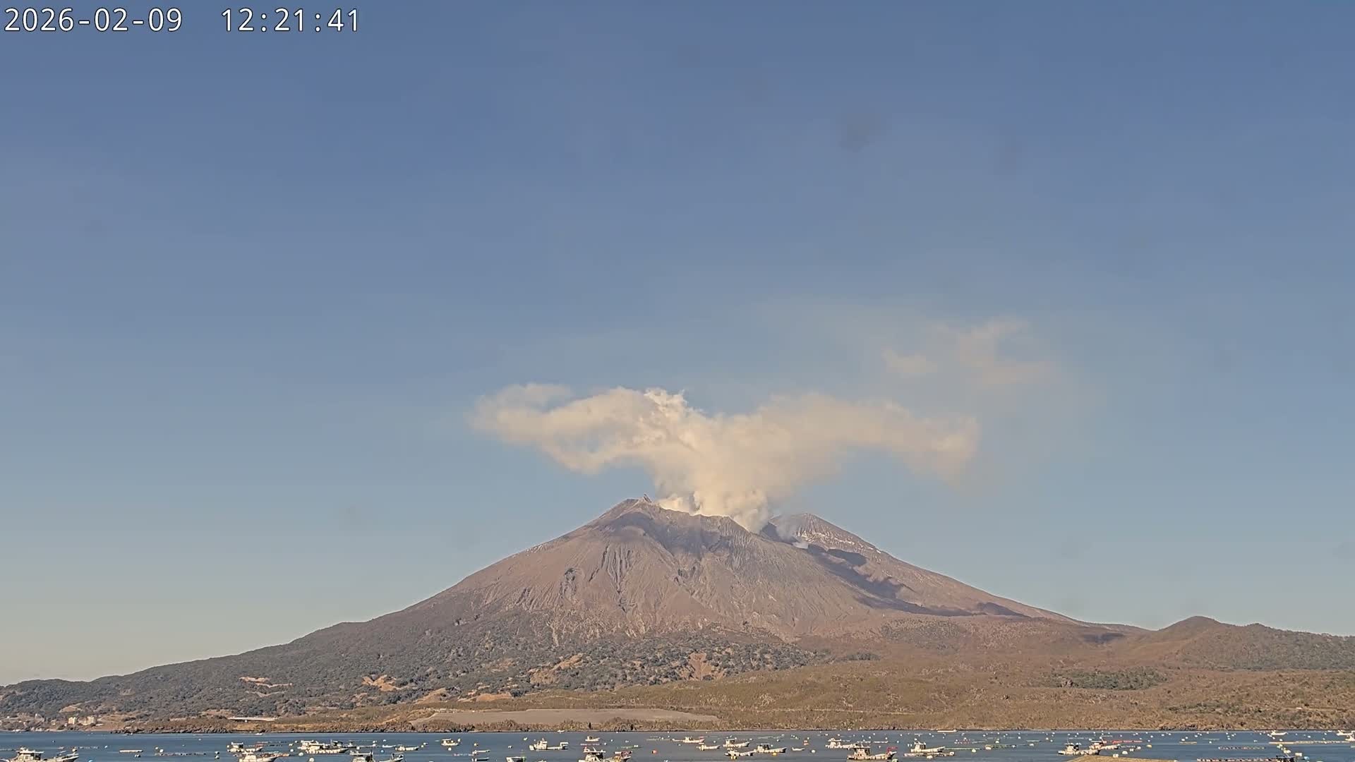 Tarumizu, Kaigata Fishing Port & Sakurajima Living Volcano View ( 垂水・貝潟漁港＆桜島リビングボルケーノビュー )  Live Cam - Kaigata, Tarumizu, Kagoshima Prefecture, Kyushu, Japan