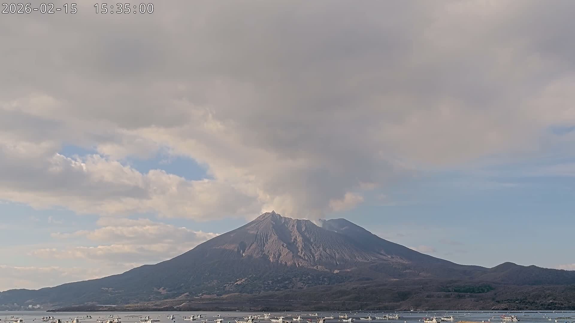 Tarumizu, Kaigata Fishing Port & Sakurajima Living Volcano View ( 垂水・貝潟漁港＆桜島リビングボルケーノビュー )  Live Cam - Kaigata, Tarumizu, Kagoshima Prefecture, Kyushu, Japan
