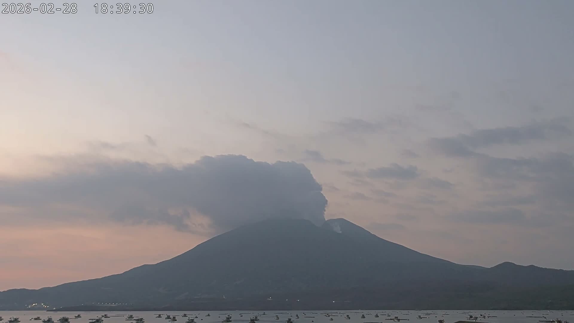Tarumizu, Kaigata Fishing Port & Sakurajima Living Volcano View ( 垂水・貝潟漁港＆桜島リビングボルケーノビュー )  Live Cam - Kaigata, Tarumizu, Kagoshima Prefecture, Kyushu, Japan