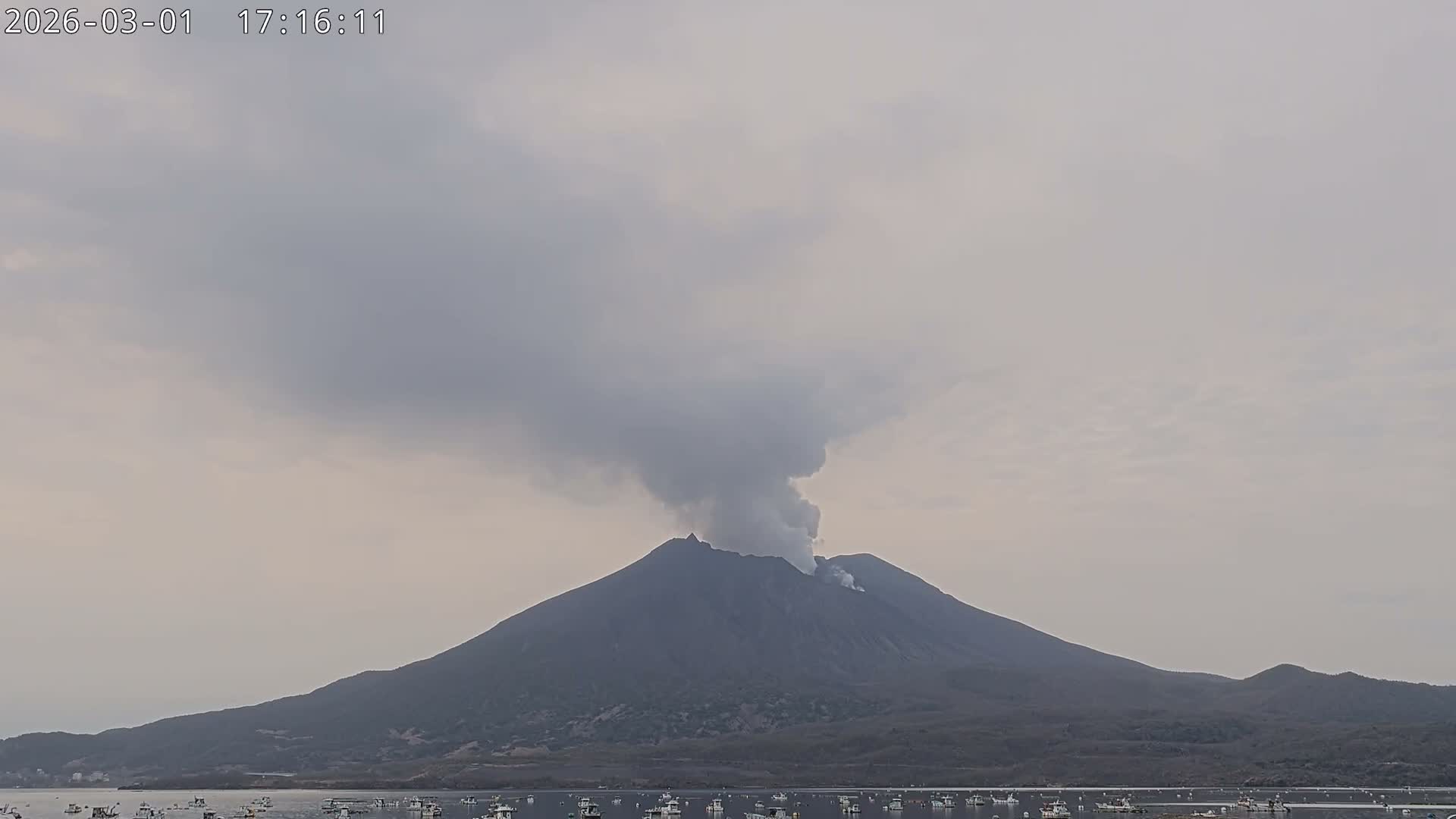 Tarumizu, Kaigata Fishing Port & Sakurajima Living Volcano View ( 垂水・貝潟漁港＆桜島リビングボルケーノビュー )  Live Cam - Kaigata, Tarumizu, Kagoshima Prefecture, Kyushu, Japan