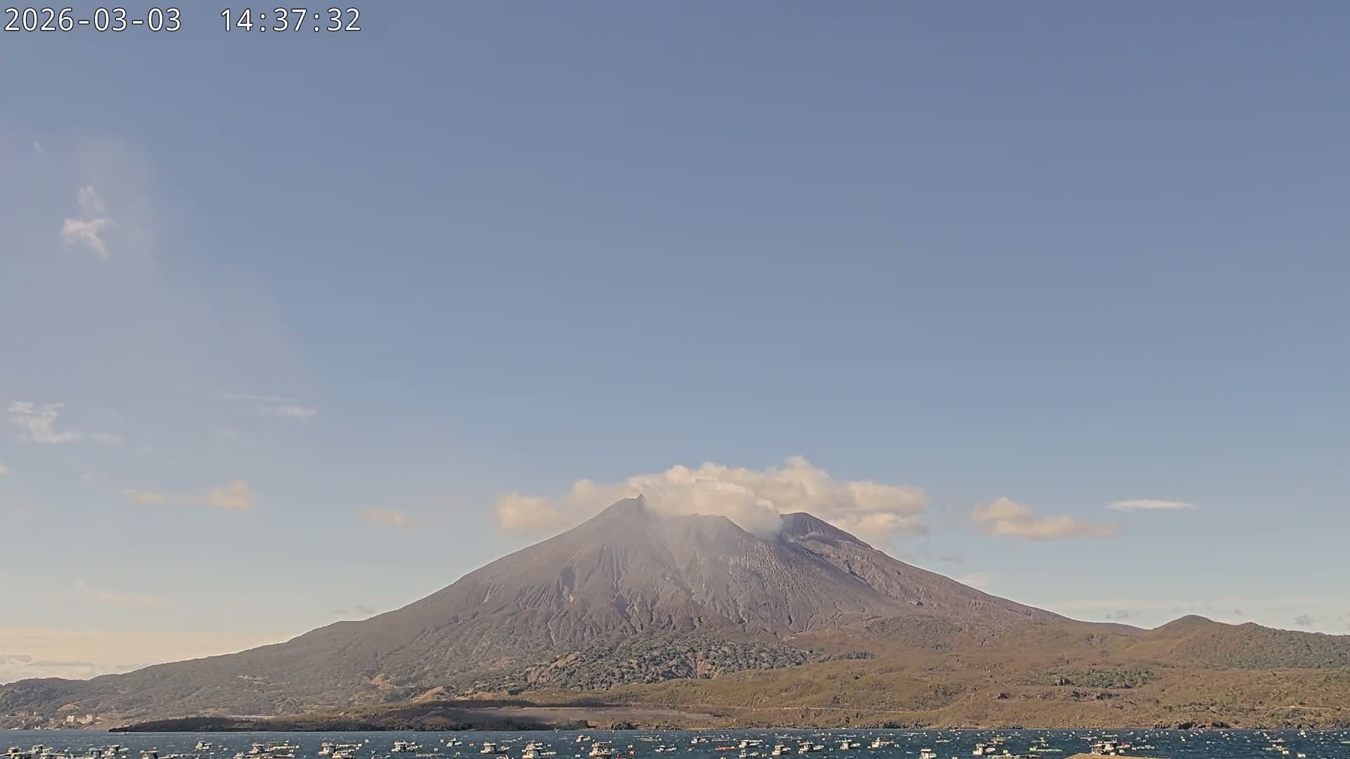 Tarumizu, Kaigata Fishing Port & Sakurajima Living Volcano View ( 垂水・貝潟漁港＆桜島リビングボルケーノビュー )  Live Cam - Kaigata, Tarumizu, Kagoshima Prefecture, Kyushu, Japan