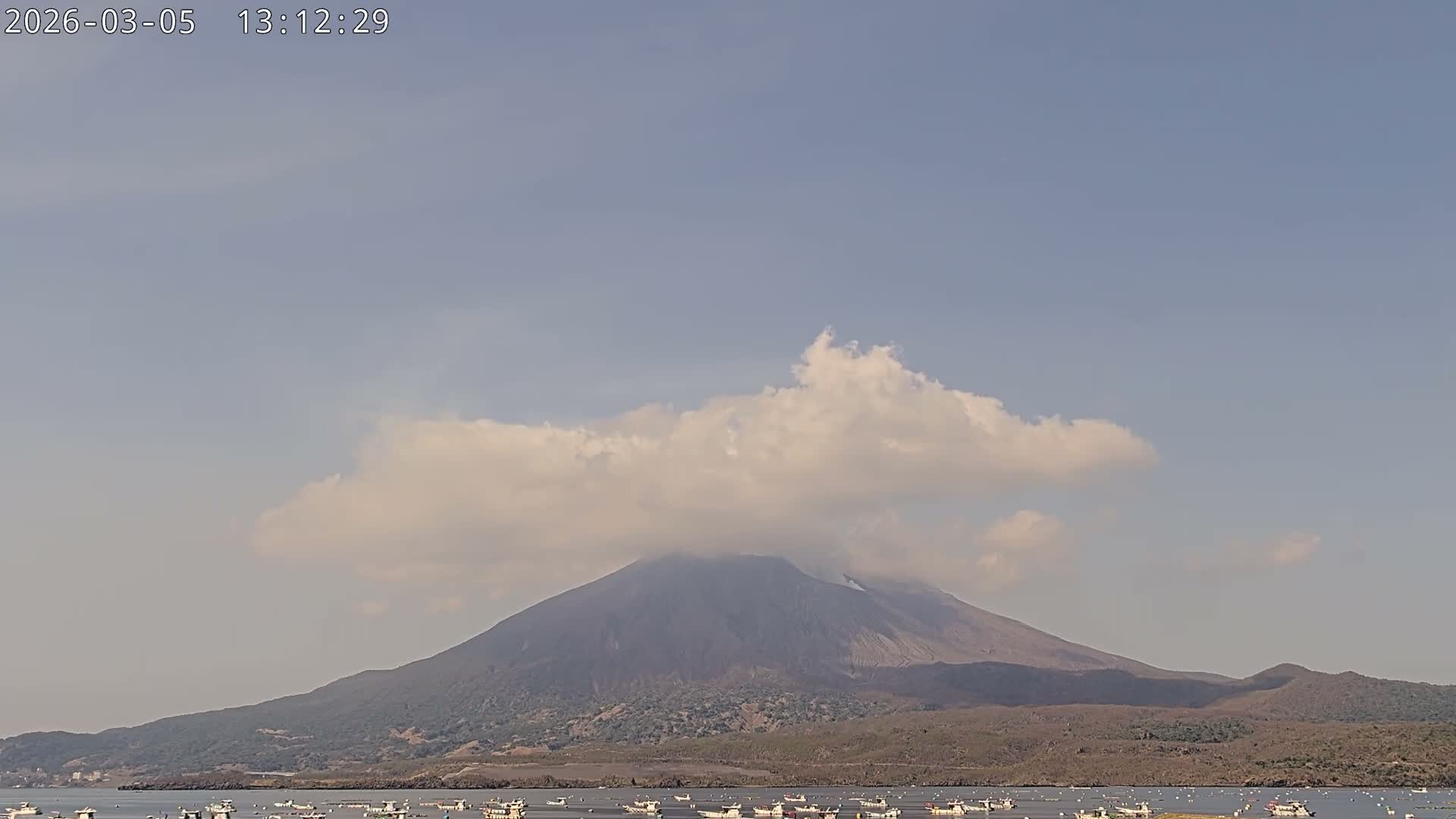 Tarumizu, Kaigata Fishing Port & Sakurajima Living Volcano View ( 垂水・貝潟漁港＆桜島リビングボルケーノビュー )  Live Cam - Kaigata, Tarumizu, Kagoshima Prefecture, Kyushu, Japan