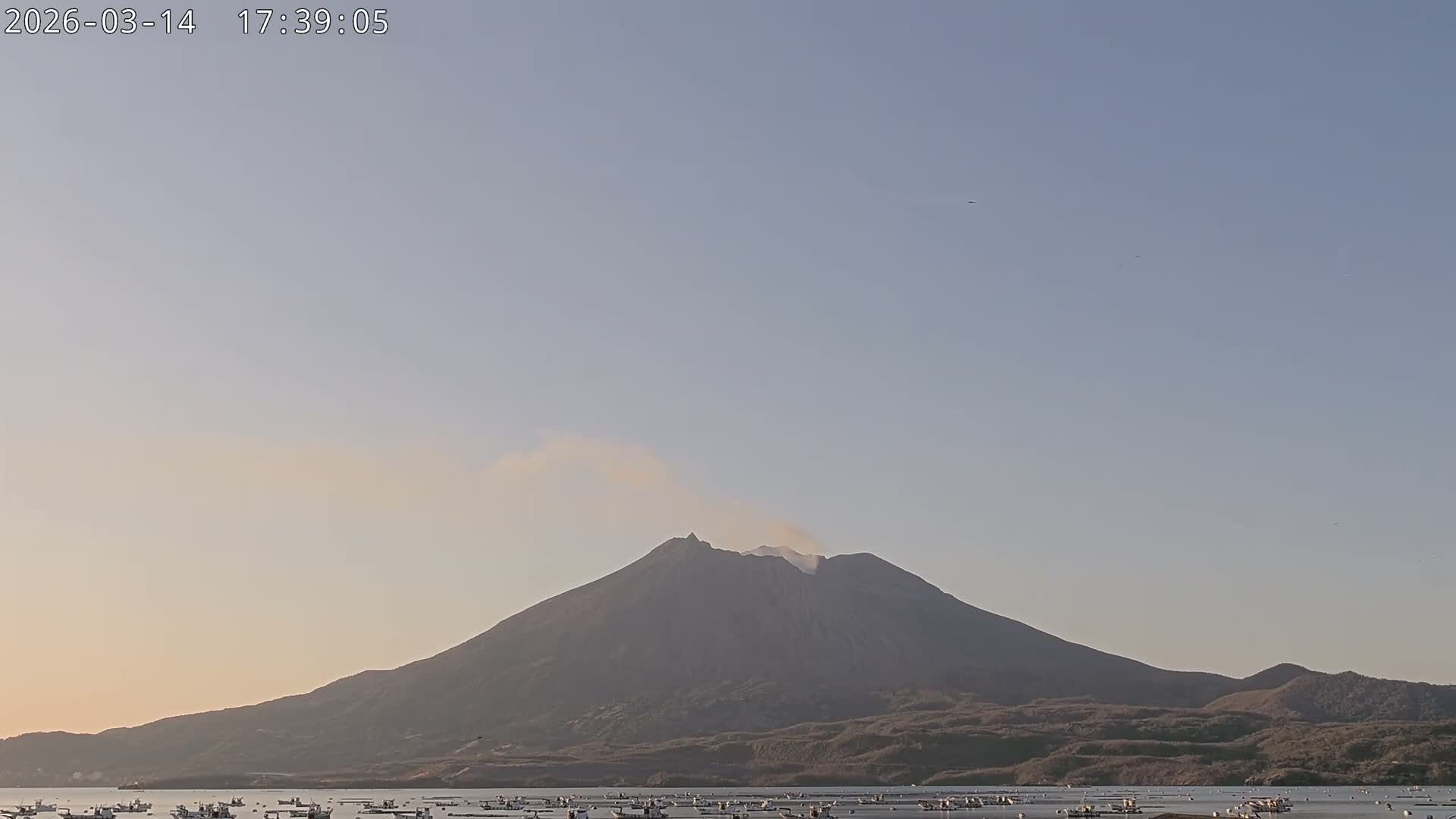 Tarumizu, Kaigata Fishing Port & Sakurajima Living Volcano View ( 垂水・貝潟漁港＆桜島リビングボルケーノビュー )  Live Cam - Kaigata, Tarumizu, Kagoshima Prefecture, Kyushu, Japan