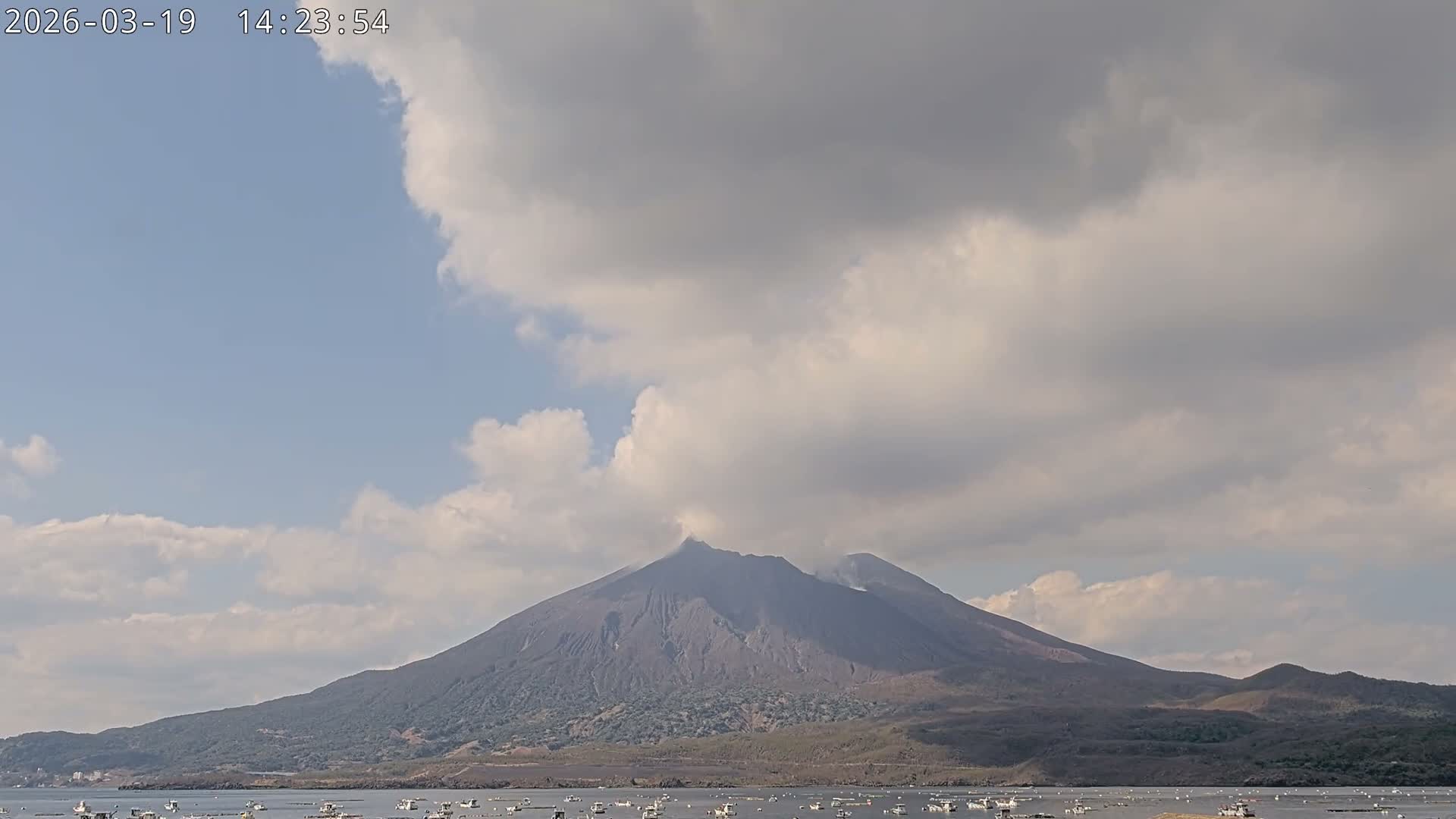 Tarumizu, Kaigata Fishing Port & Sakurajima Living Volcano View ( 垂水・貝潟漁港＆桜島リビングボルケーノビュー )  Live Cam - Kaigata, Tarumizu, Kagoshima Prefecture, Kyushu, Japan