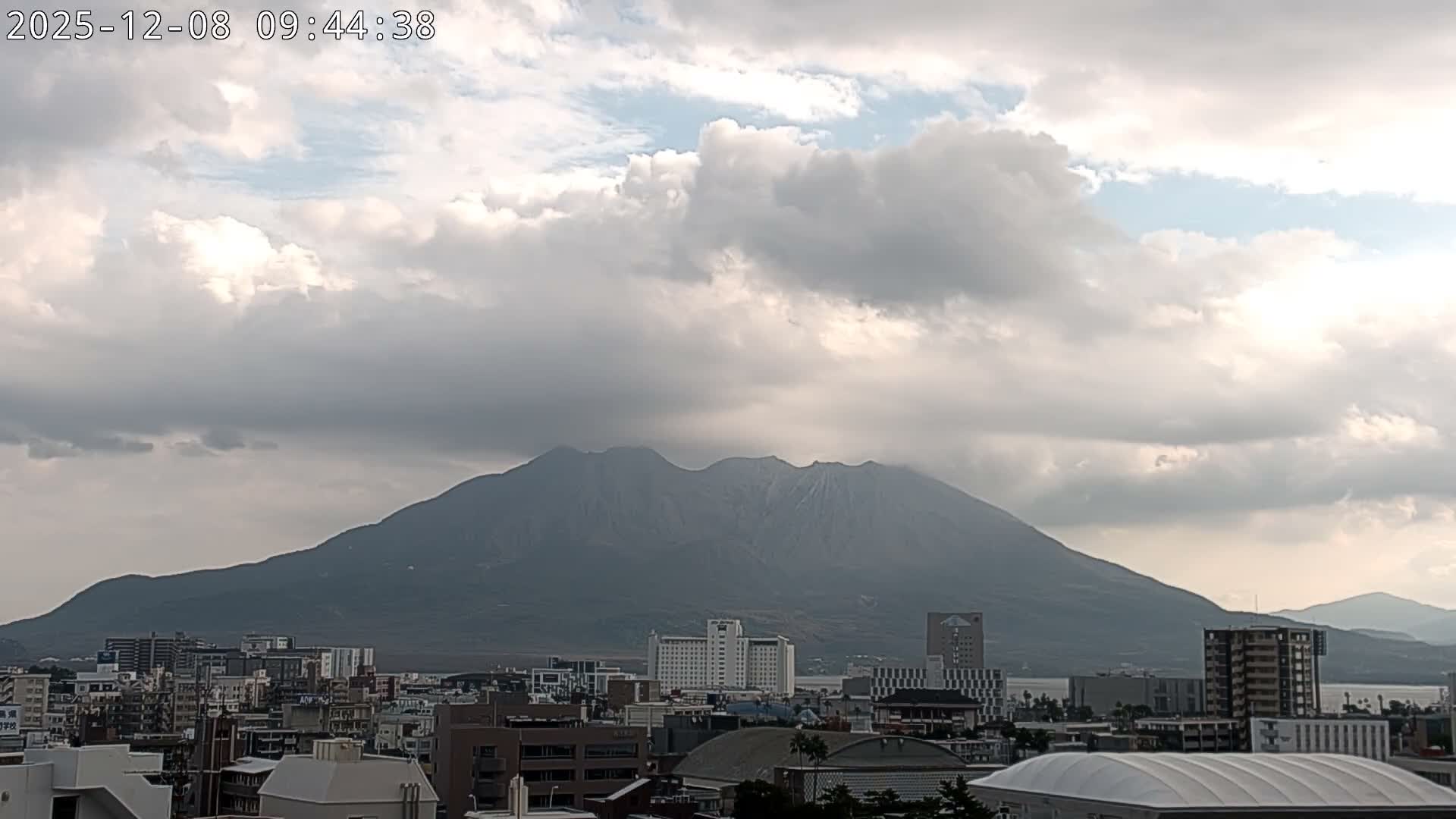 Kagoshima City Skyline & Sakurajima Living Volcano View ( 鹿児島市街のスカイラインと桜島の活火山 ) Live Cam - Kamoikeshinmachi, Kagoshima, Kagoshima Prefecture, Kyushu, Japan
