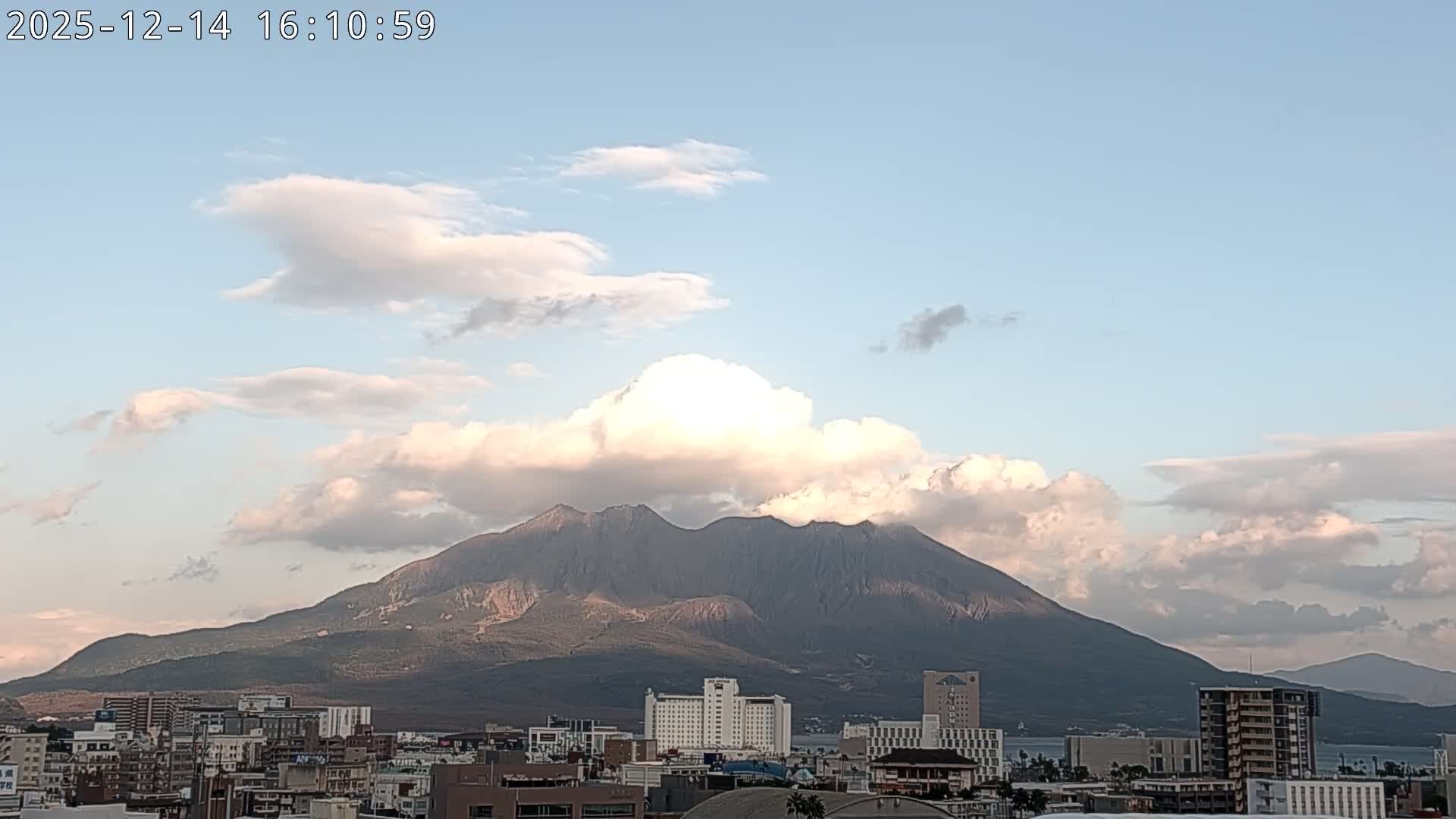 Kagoshima City Skyline & Sakurajima Living Volcano View ( 鹿児島市街のスカイラインと桜島の活火山 ) Live Cam - Kamoikeshinmachi, Kagoshima, Kagoshima Prefecture, Kyushu, Japan