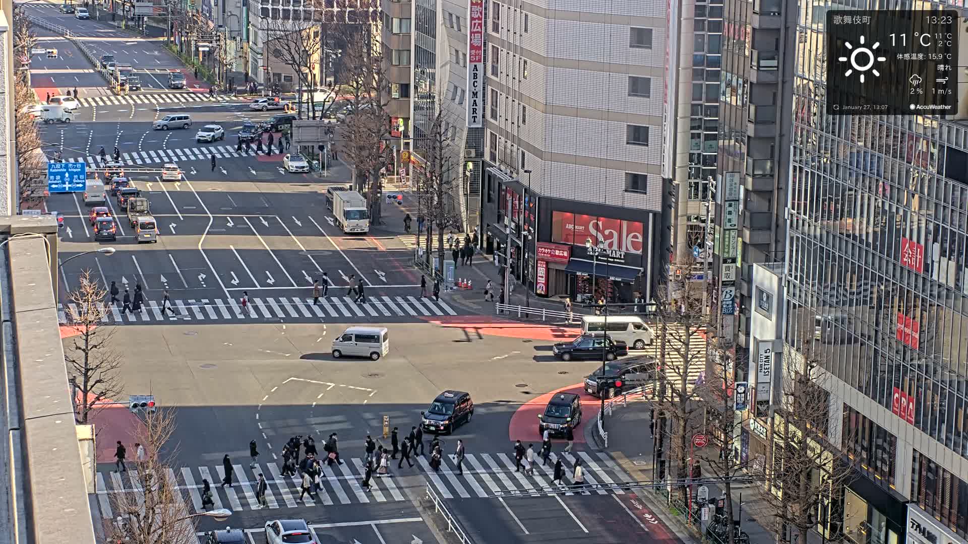 Tokyo, Shinjuku Kabukicho Meiji-dori / Yasukuni-dori Avenue Junction ( 東京 新宿 歌舞伎町 明治通り・靖国通り交差点 ) Live Cam - 1 Chome, Kabukichō, Shinjuku-ku, Tokyo, Kantō, Honshu, Japan