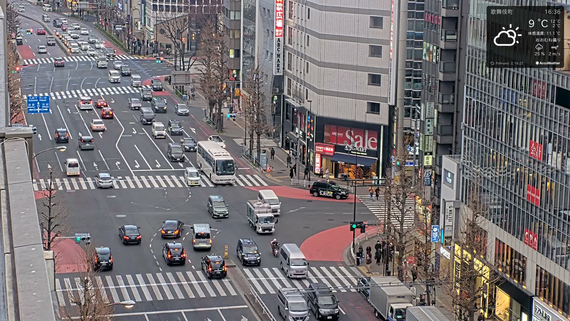 Tokyo, Shinjuku Kabukicho Meiji-dori / Yasukuni-dori Avenue Junction ( 東京 新宿 歌舞伎町 明治通り・靖国通り交差点 ) Live Cam - 1 Chome, Kabukichō, Shinjuku-ku, Tokyo, Kantō, Honshu, Japan