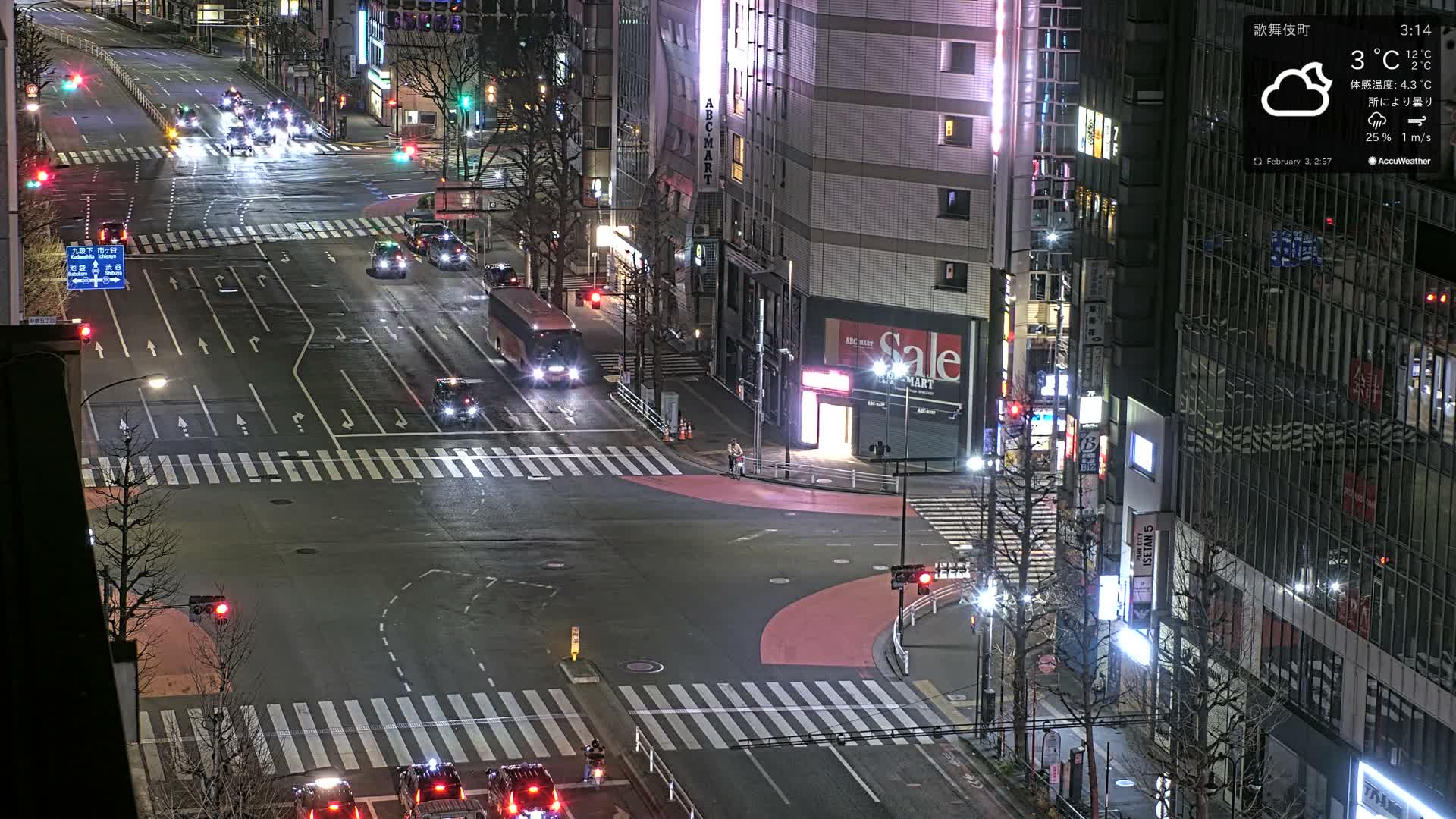 Tokyo, Shinjuku Kabukicho Meiji-dori / Yasukuni-dori Avenue Junction ( 東京 新宿 歌舞伎町 明治通り・靖国通り交差点 ) Live Cam - 1 Chome, Kabukichō, Shinjuku-ku, Tokyo, Kantō, Honshu, Japan