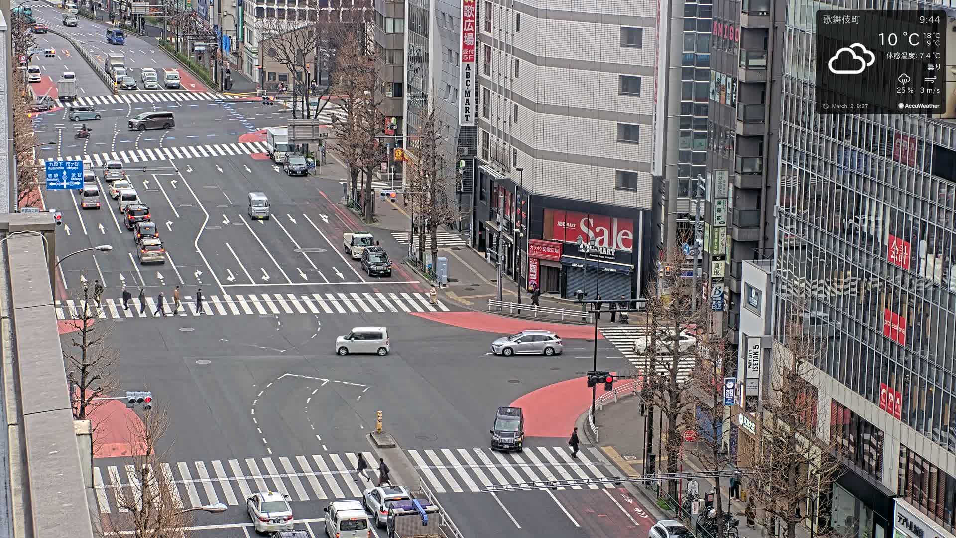 Tokyo, Shinjuku Kabukicho Meiji-dori / Yasukuni-dori Avenue Junction ( 東京 新宿 歌舞伎町 明治通り・靖国通り交差点 ) Live Cam - 1 Chome, Kabukichō, Shinjuku-ku, Tokyo, Kantō, Honshu, Japan
