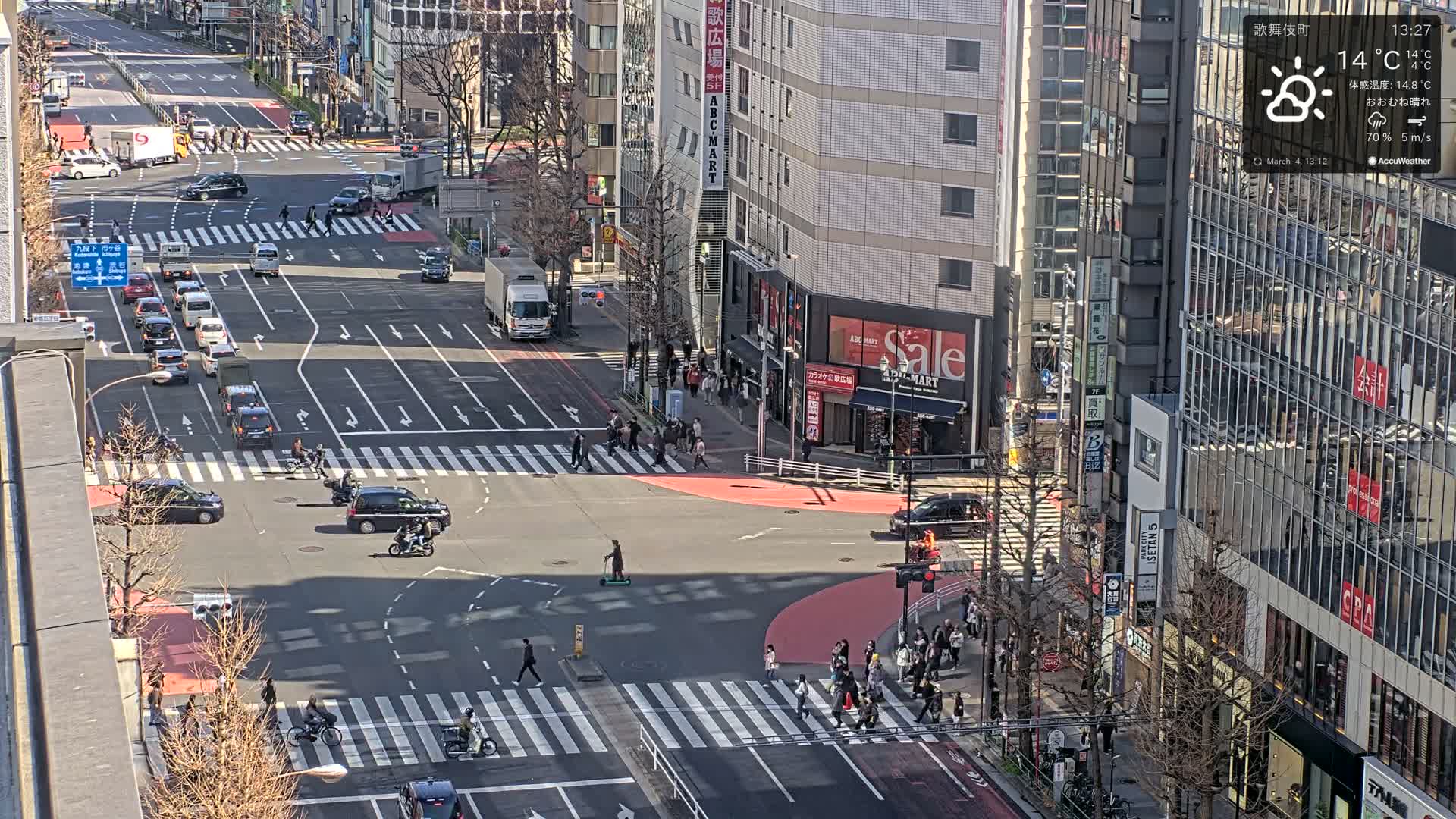 Tokyo, Shinjuku Kabukicho Meiji-dori / Yasukuni-dori Avenue Junction ( 東京 新宿 歌舞伎町 明治通り・靖国通り交差点 ) Live Cam - 1 Chome, Kabukichō, Shinjuku-ku, Tokyo, Kantō, Honshu, Japan