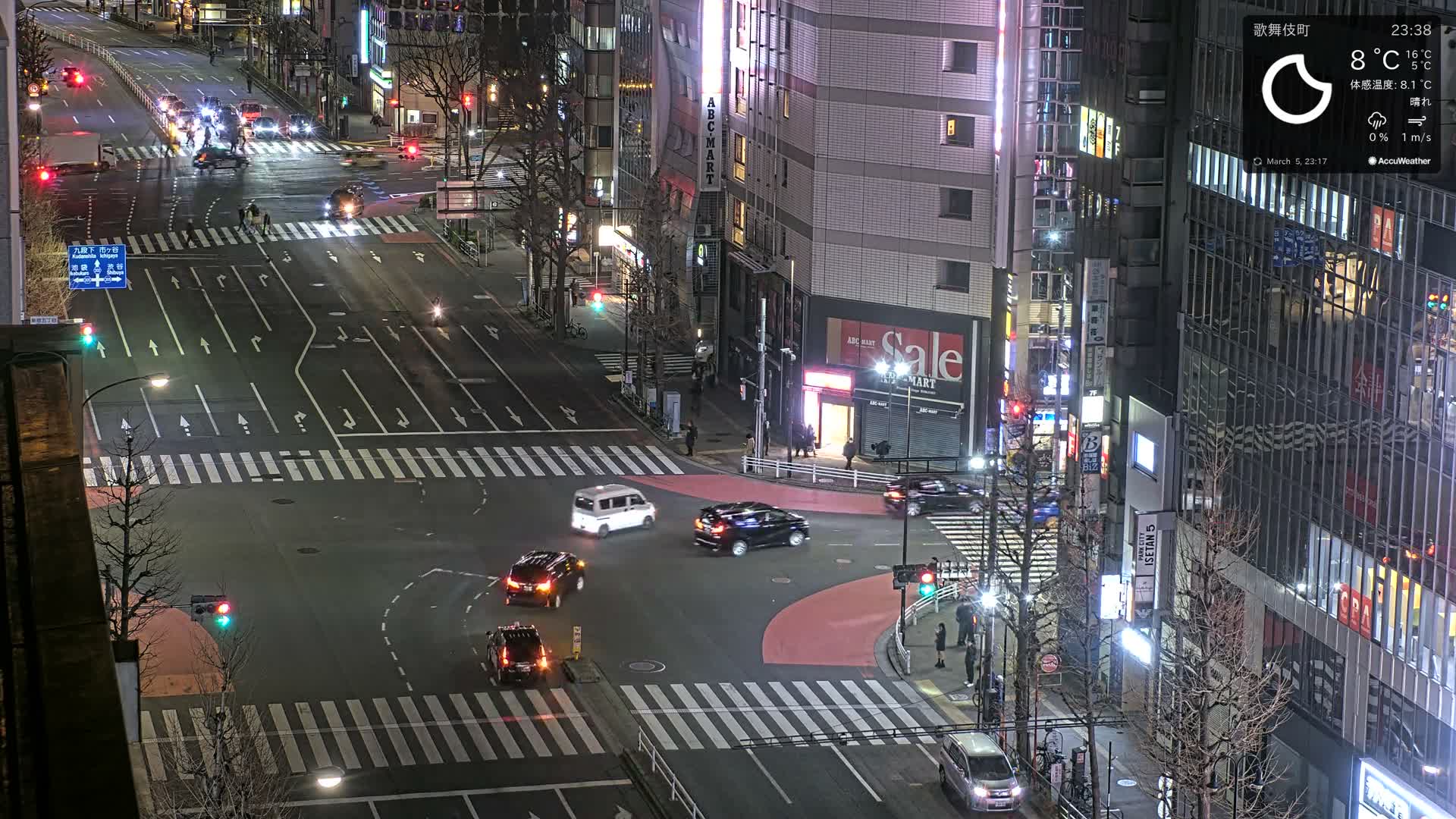 Tokyo, Shinjuku Kabukicho Meiji-dori / Yasukuni-dori Avenue Junction ( 東京 新宿 歌舞伎町 明治通り・靖国通り交差点 ) Live Cam - 1 Chome, Kabukichō, Shinjuku-ku, Tokyo, Kantō, Honshu, Japan