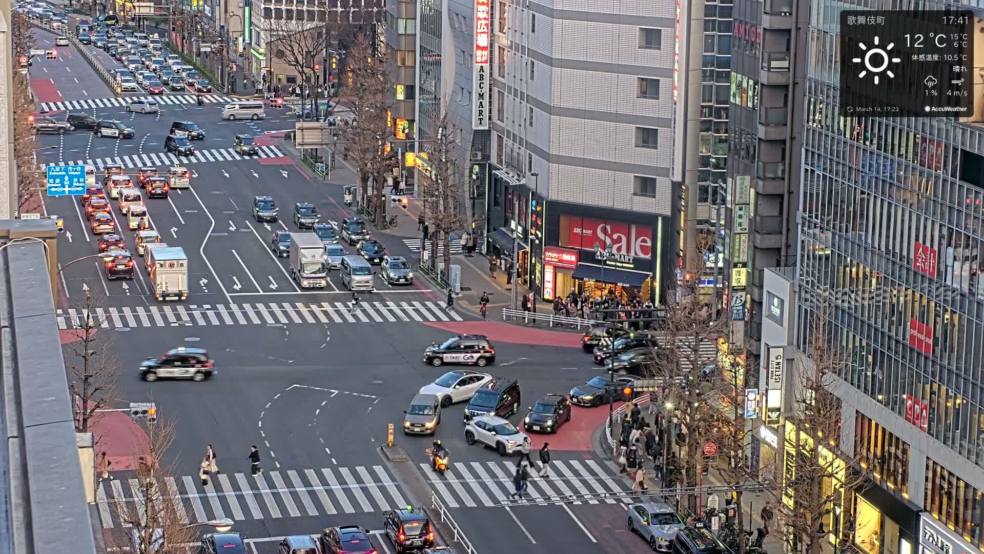 Tokyo, Shinjuku Kabukicho Meiji-dori / Yasukuni-dori Avenue Junction ( 東京 新宿 歌舞伎町 明治通り・靖国通り交差点 ) Live Cam - 1 Chome, Kabukichō, Shinjuku-ku, Tokyo, Kantō, Honshu, Japan