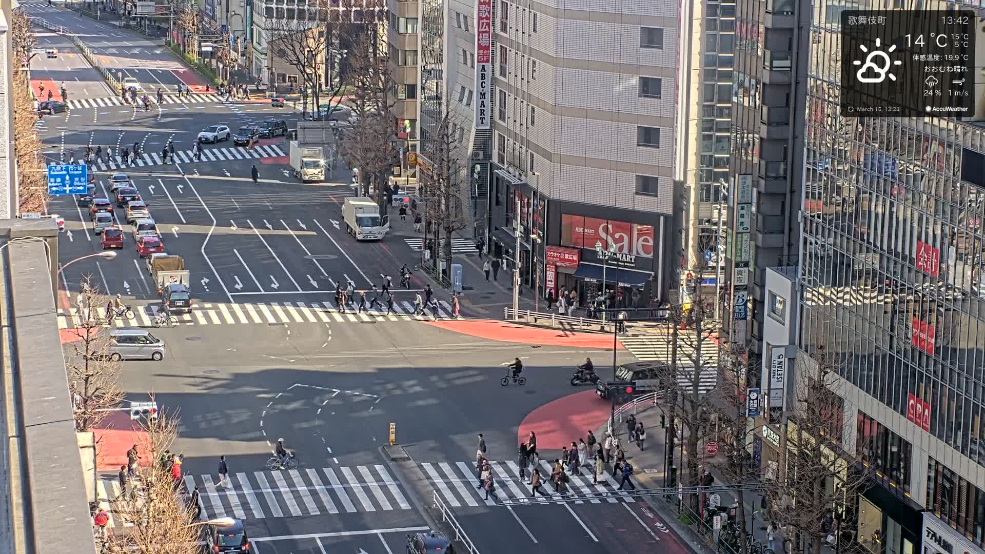 Tokyo, Shinjuku Kabukicho Meiji-dori / Yasukuni-dori Avenue Junction ( 東京 新宿 歌舞伎町 明治通り・靖国通り交差点 ) Live Cam - 1 Chome, Kabukichō, Shinjuku-ku, Tokyo, Kantō, Honshu, Japan