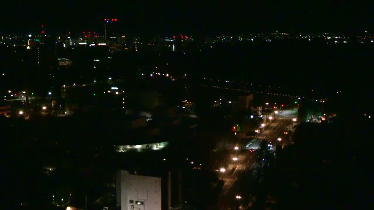 Ishikawa, Kanazawa City Skyline & Honda Dori / Ohora Dori Avenue Intersection ( 石狩・金沢シティスカイライン＆本多通り・大洞通り交差点 ) Live Cam   - 3 Chome, Hondamachi, Kanazawa, Ishikawa, Chūbu, Honshu, Japan