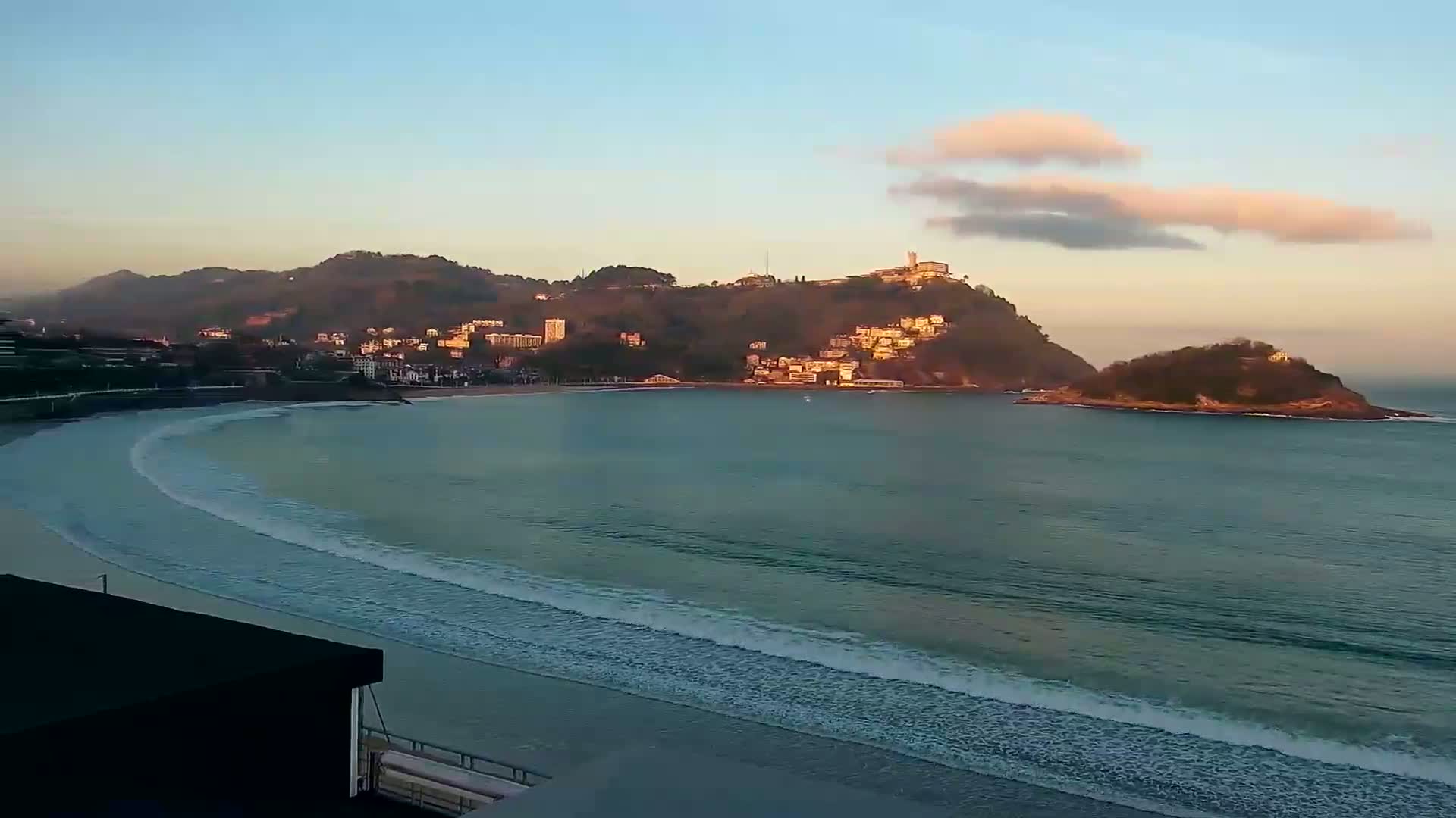 San Sebastian, Playa La Concha Beach Live Cam - Gipuzkoa, Basque, Spain