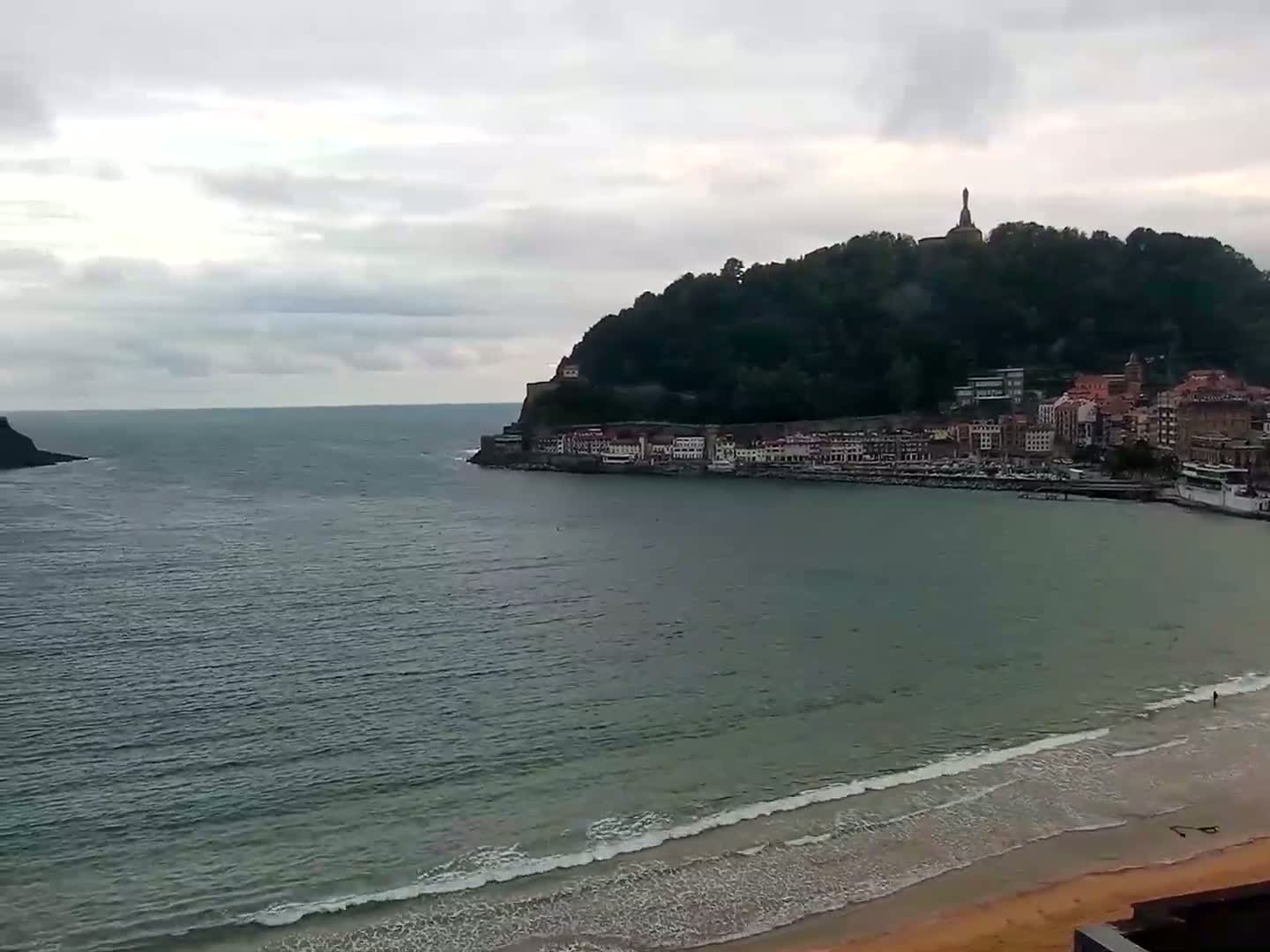 San Sebastian, Playa La Concha Beach Live Cam - Gipuzkoa, Basque, Spain