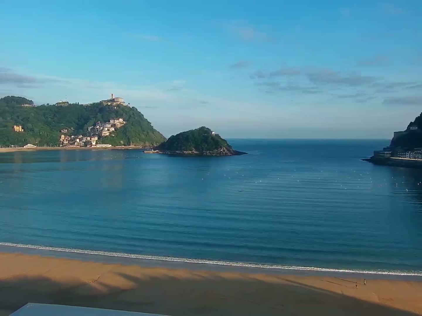 San Sebastian, Playa La Concha Beach Live Cam - Gipuzkoa, Basque, Spain