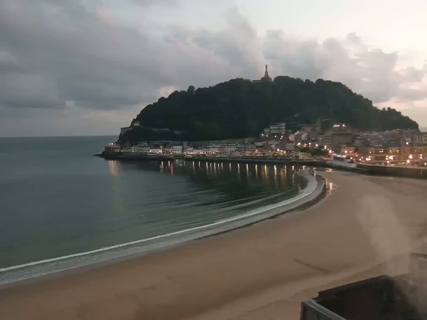 San Sebastian, Playa La Concha Beach Live Cam - Gipuzkoa, Basque, Spain