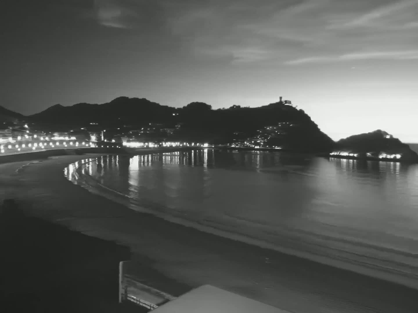 San Sebastian, Playa La Concha Beach Live Cam - Gipuzkoa, Basque, Spain