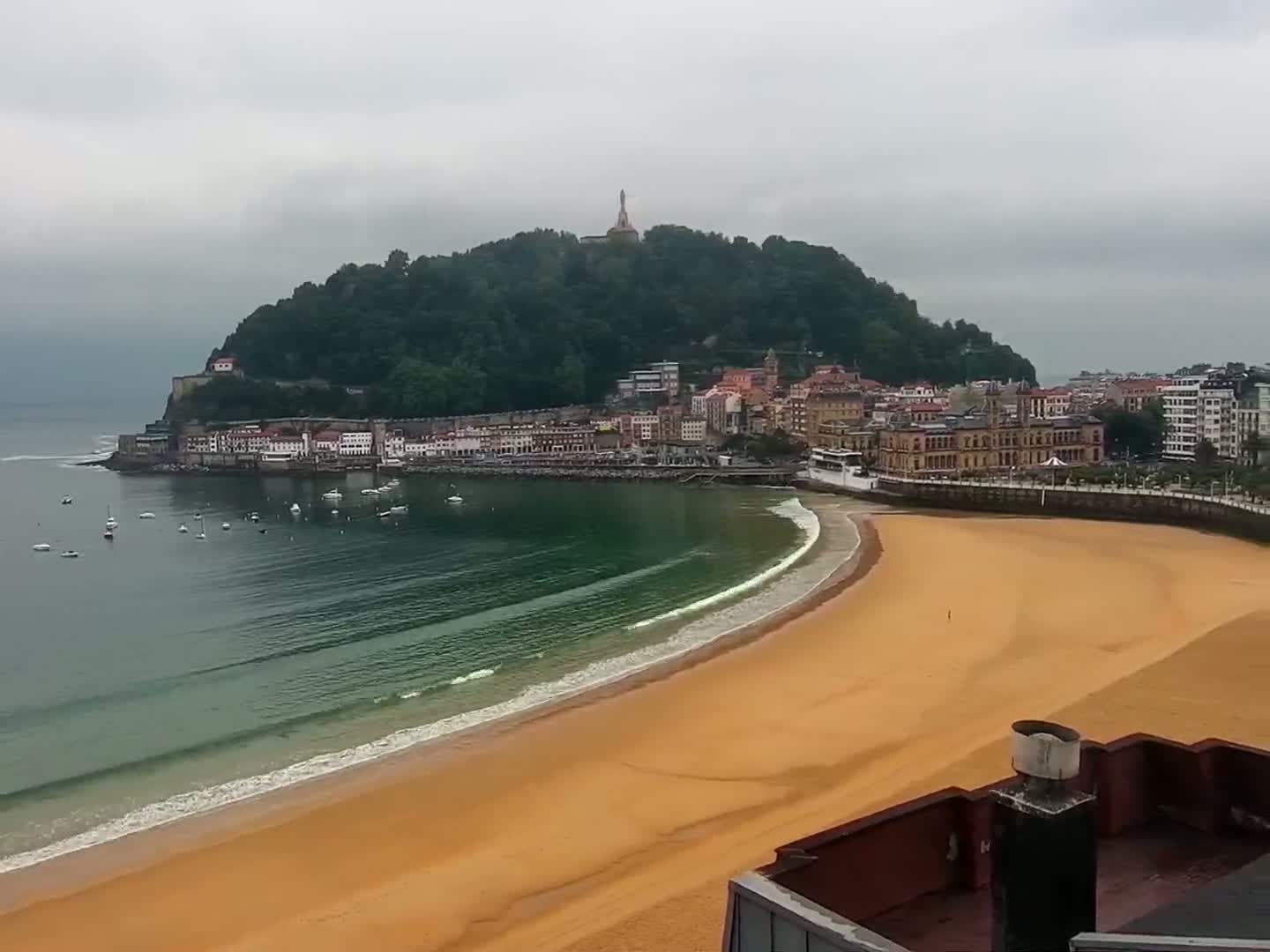 San Sebastian, Playa La Concha Beach Live Cam - Gipuzkoa, Basque, Spain