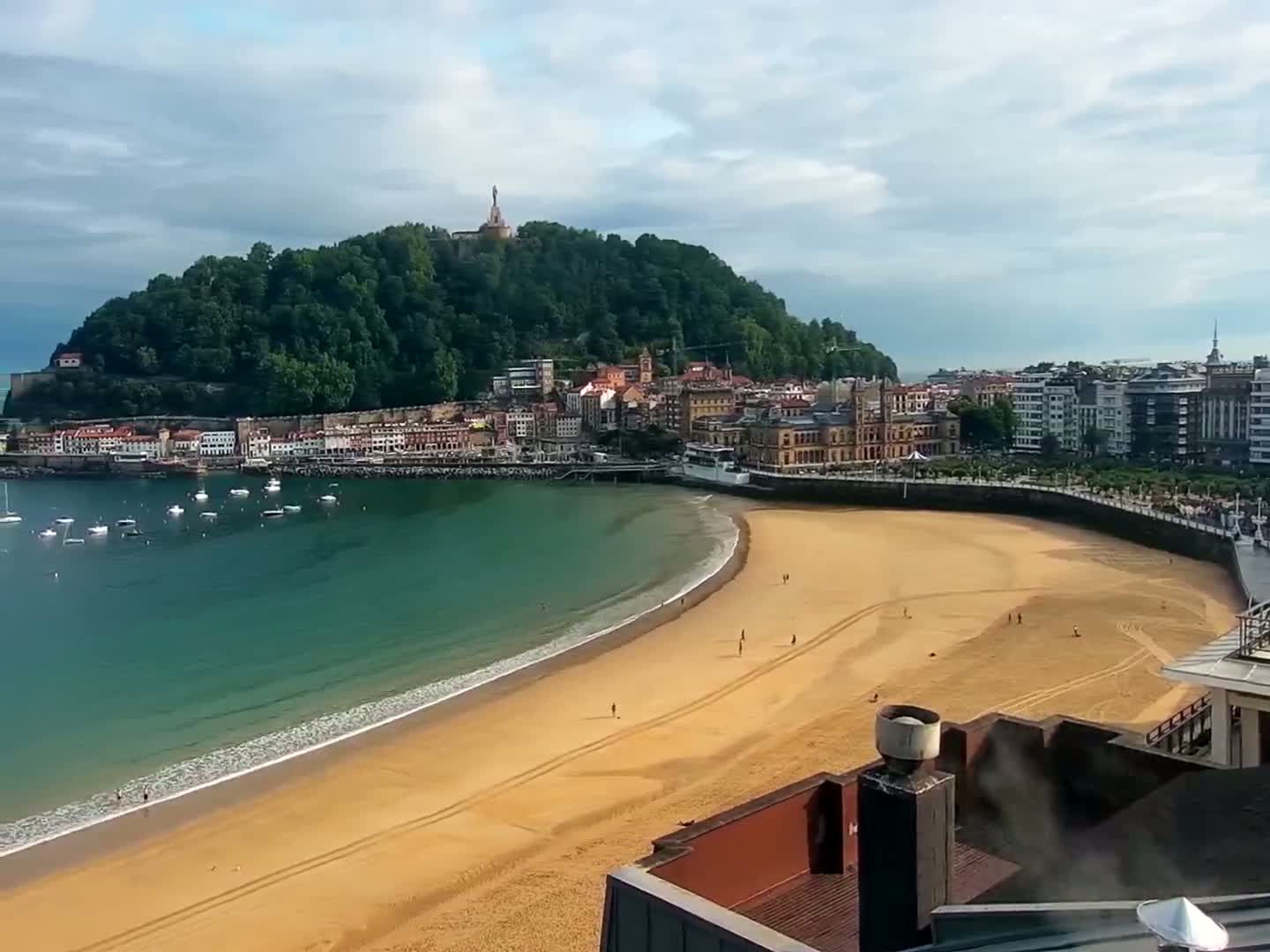 San Sebastian, Playa La Concha Beach Live Cam - Gipuzkoa, Basque, Spain