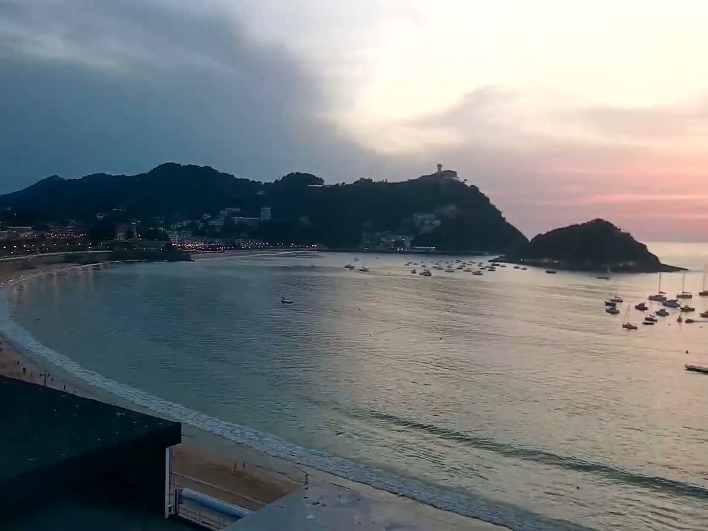San Sebastian, Playa La Concha Beach Live Cam - Gipuzkoa, Basque, Spain