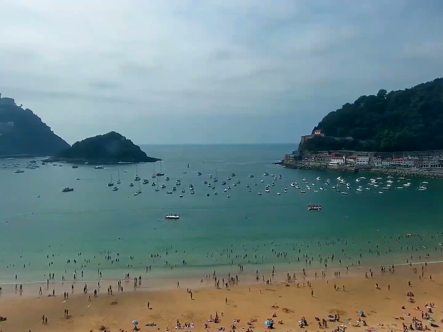 San Sebastian, Playa La Concha Beach Live Cam - Gipuzkoa, Basque, Spain