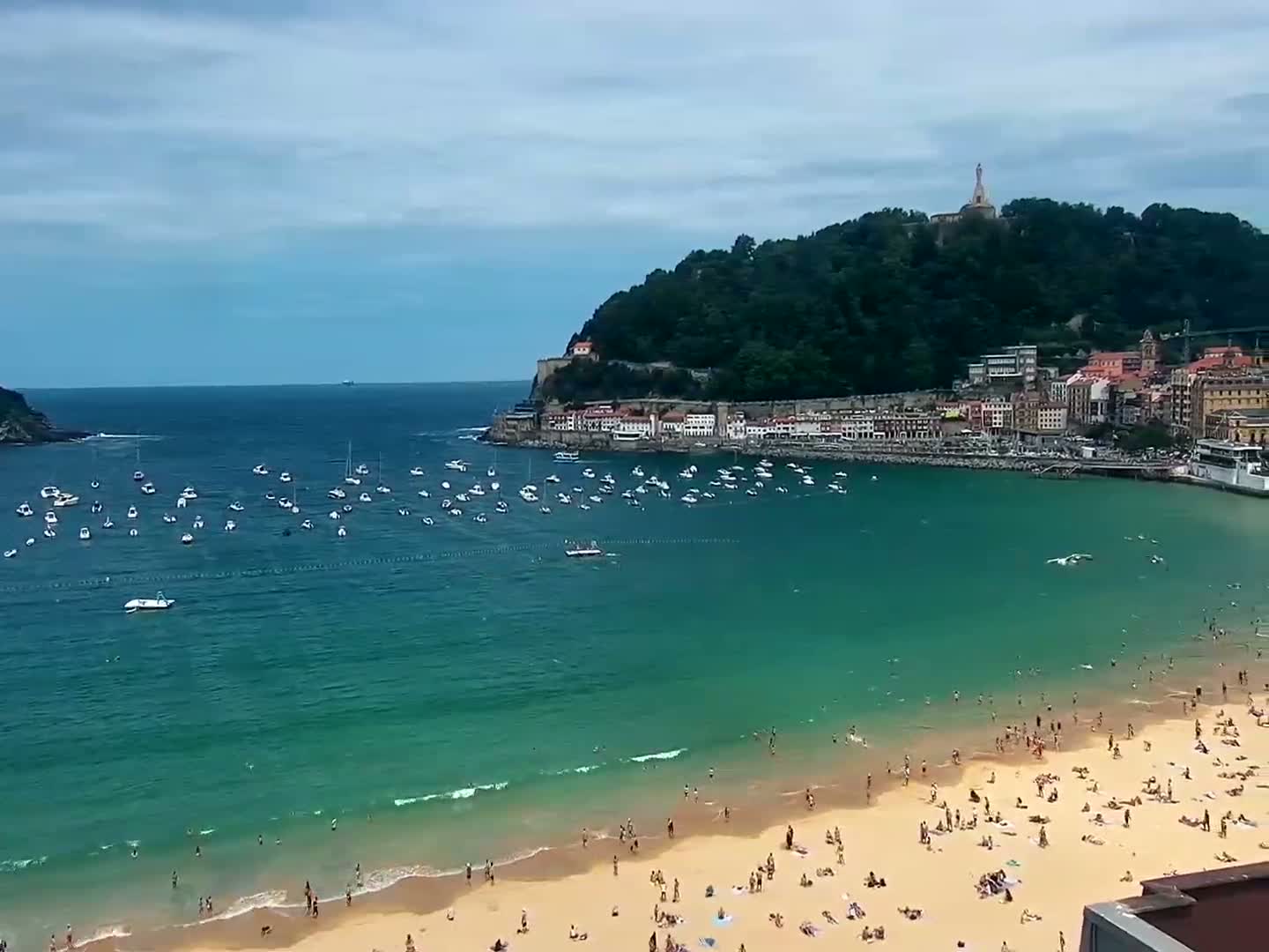 San Sebastian, Playa La Concha Beach Live Cam - Gipuzkoa, Basque, Spain