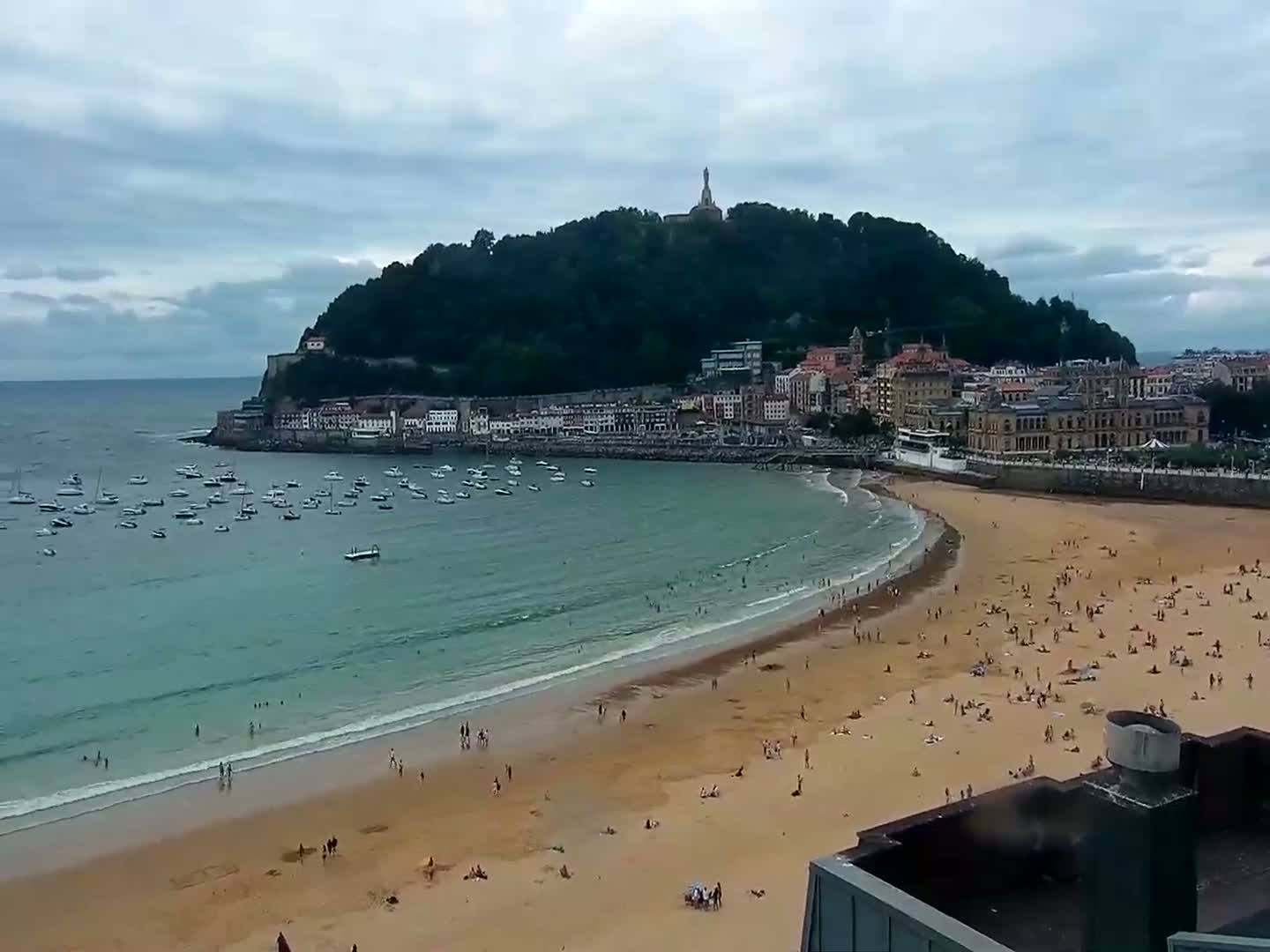 San Sebastian, Playa La Concha Beach Live Cam - Gipuzkoa, Basque, Spain